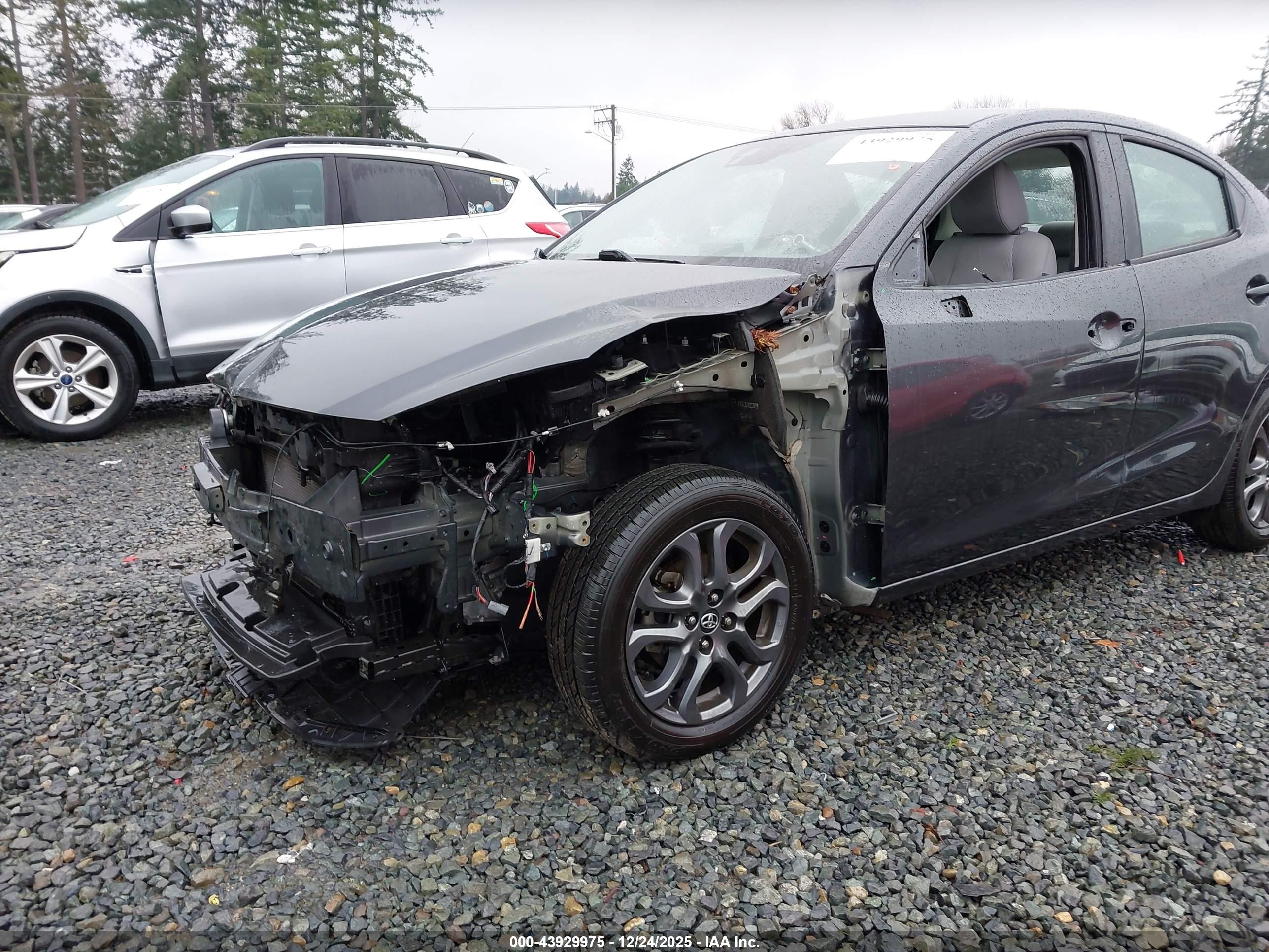 TOYOTA YARIS image 6
