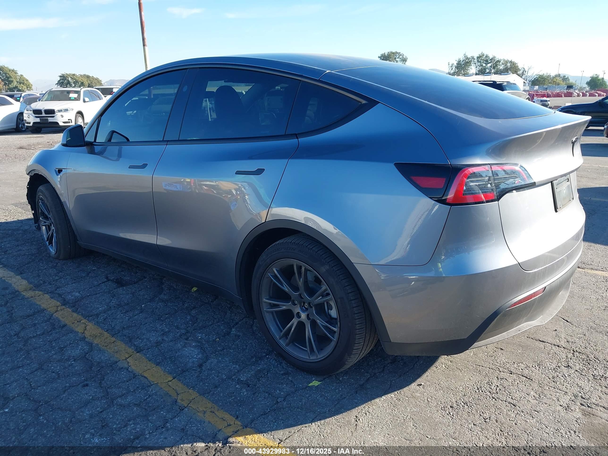 TESLA MODEL image 3