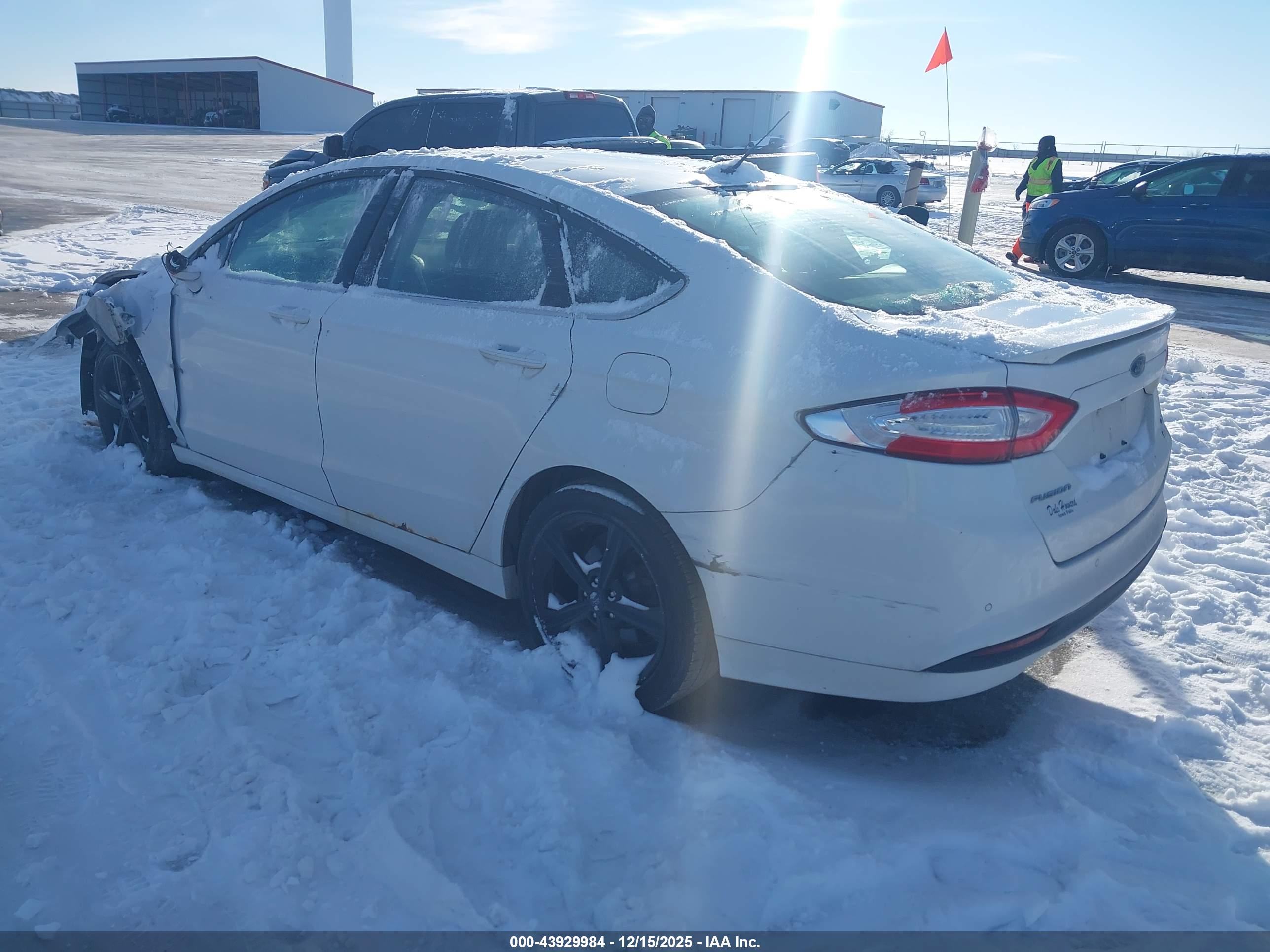 FORD FUSION image 3