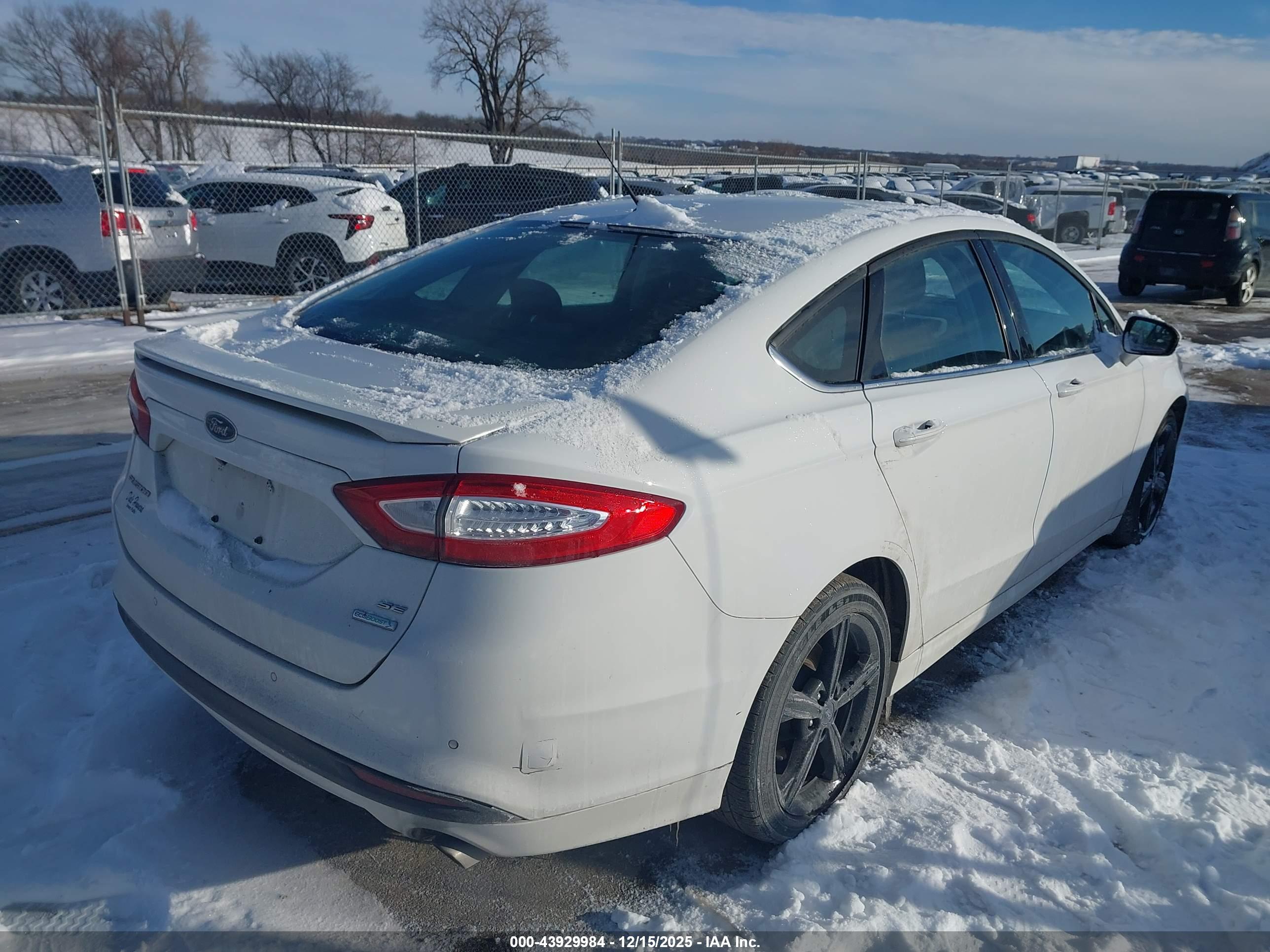 FORD FUSION image 4