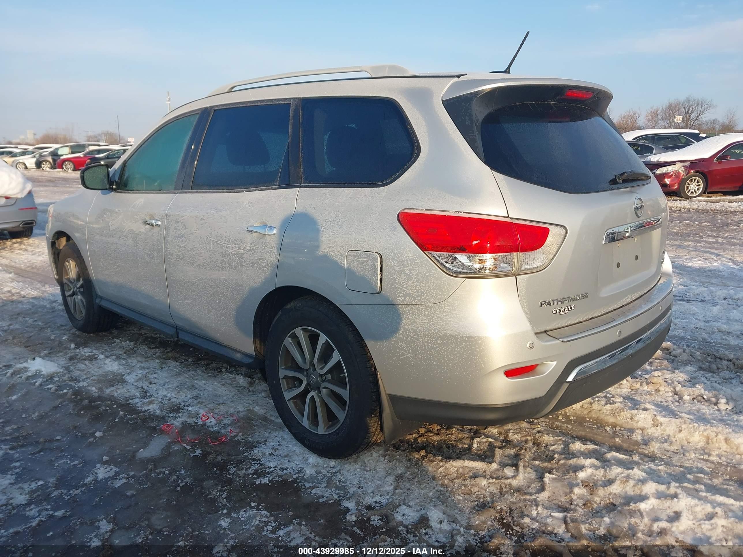 NISSAN PATHFINDER image 3