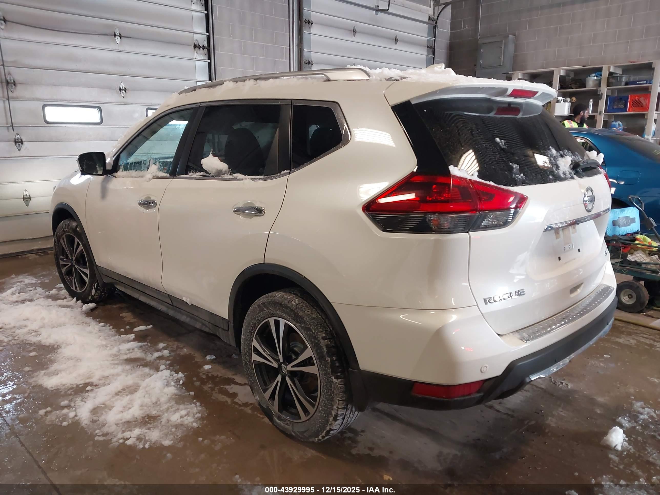NISSAN ROGUE image 3