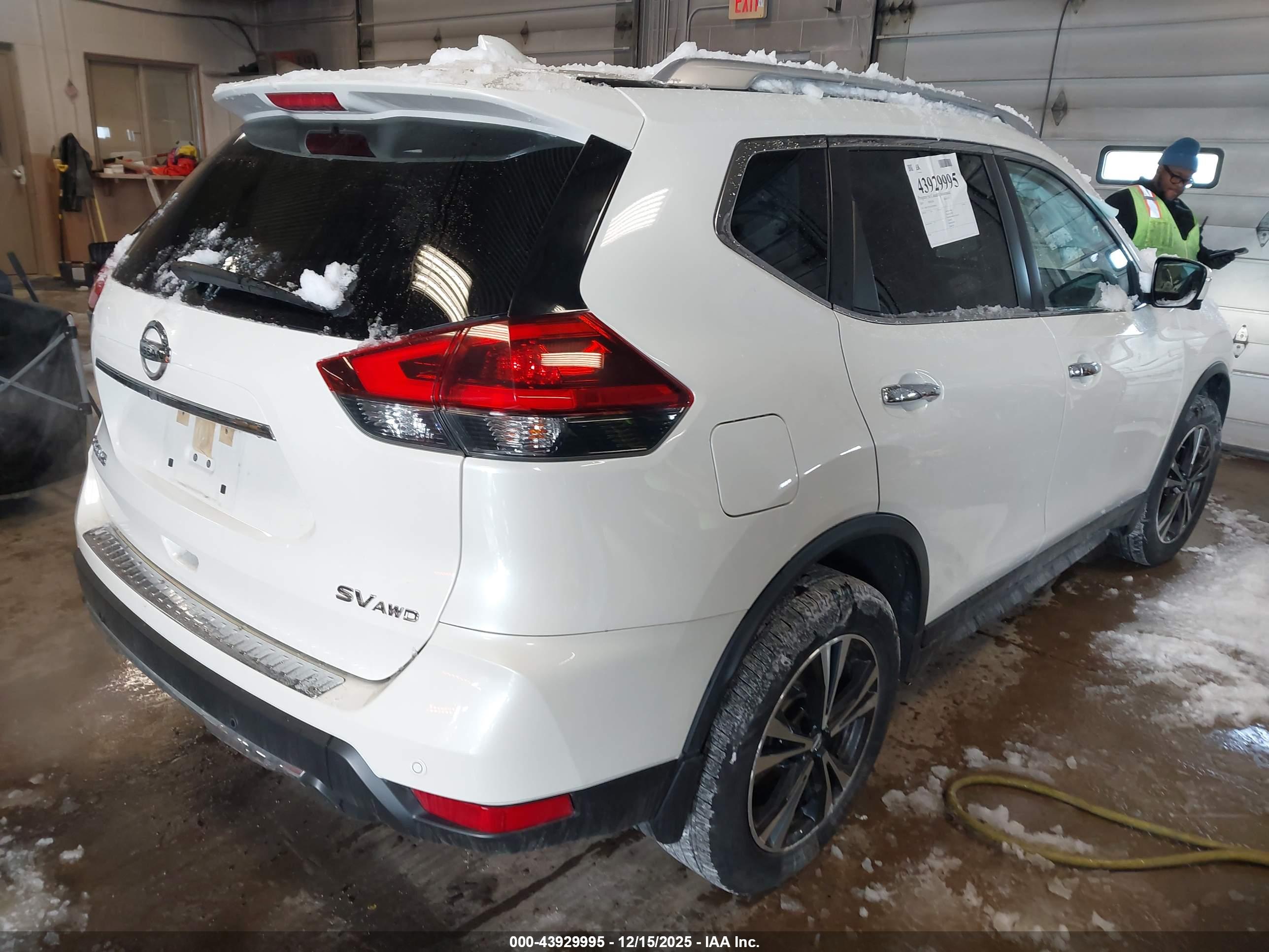 NISSAN ROGUE image 4