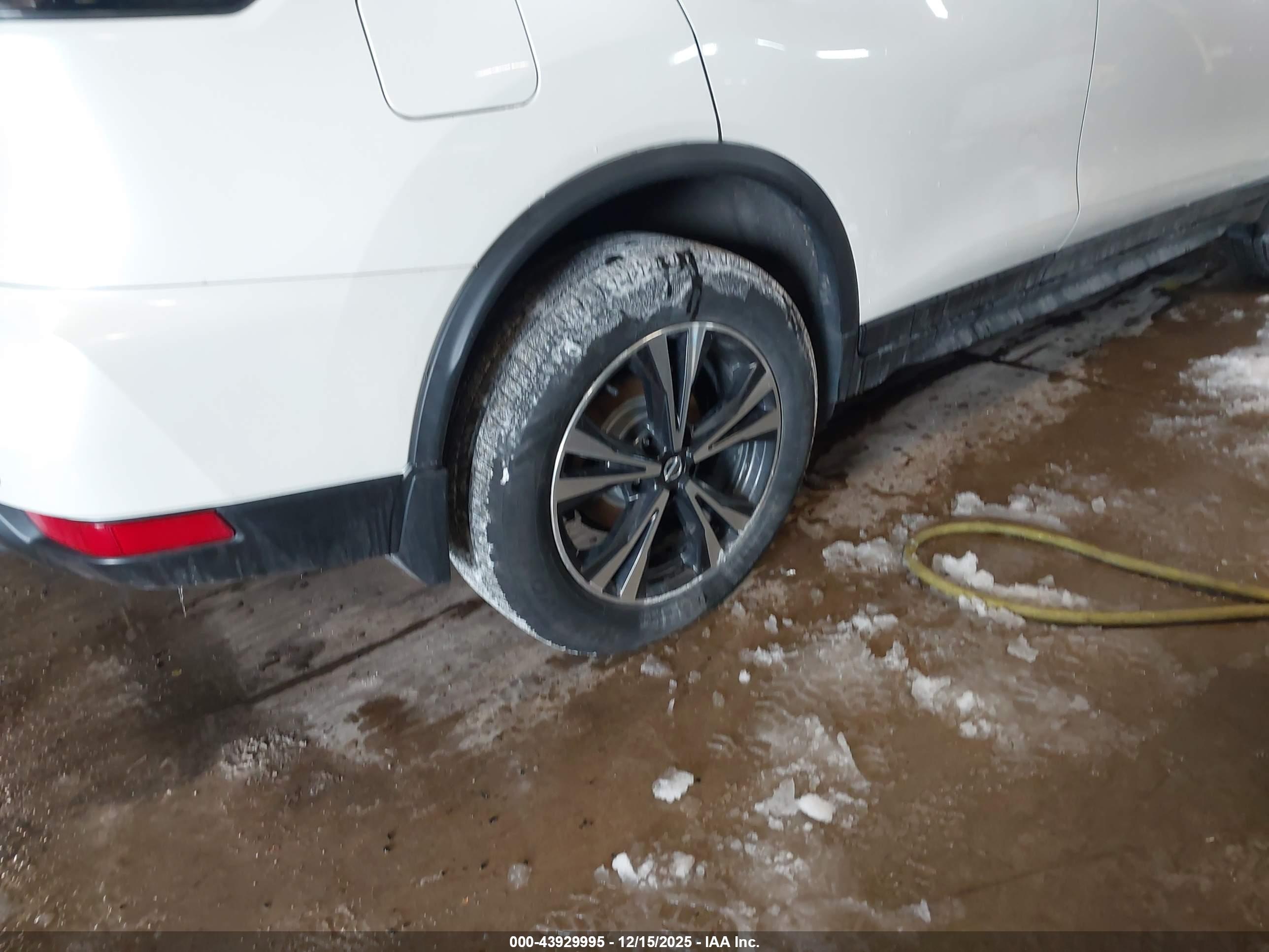 NISSAN ROGUE image 6