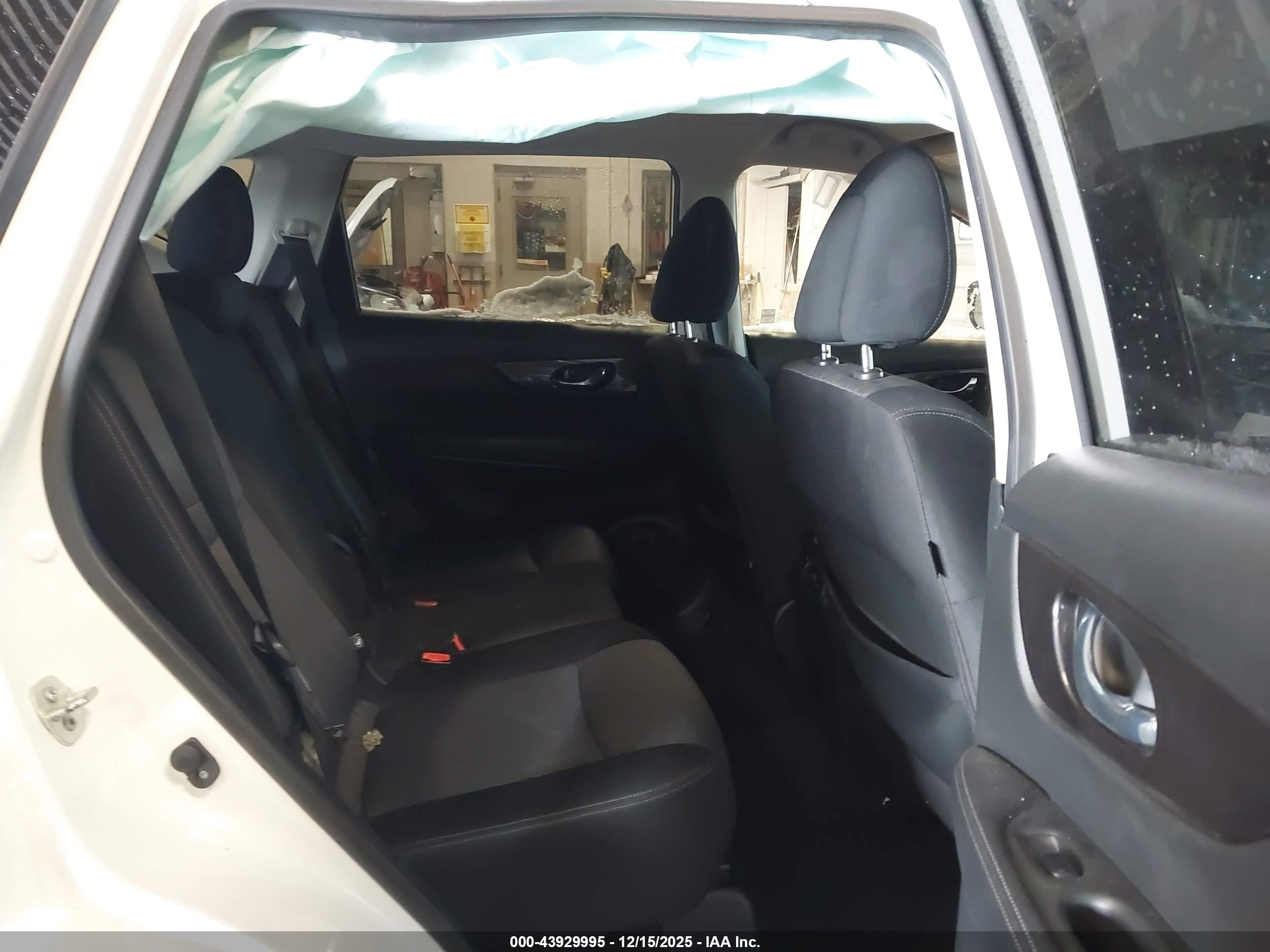NISSAN ROGUE image 8