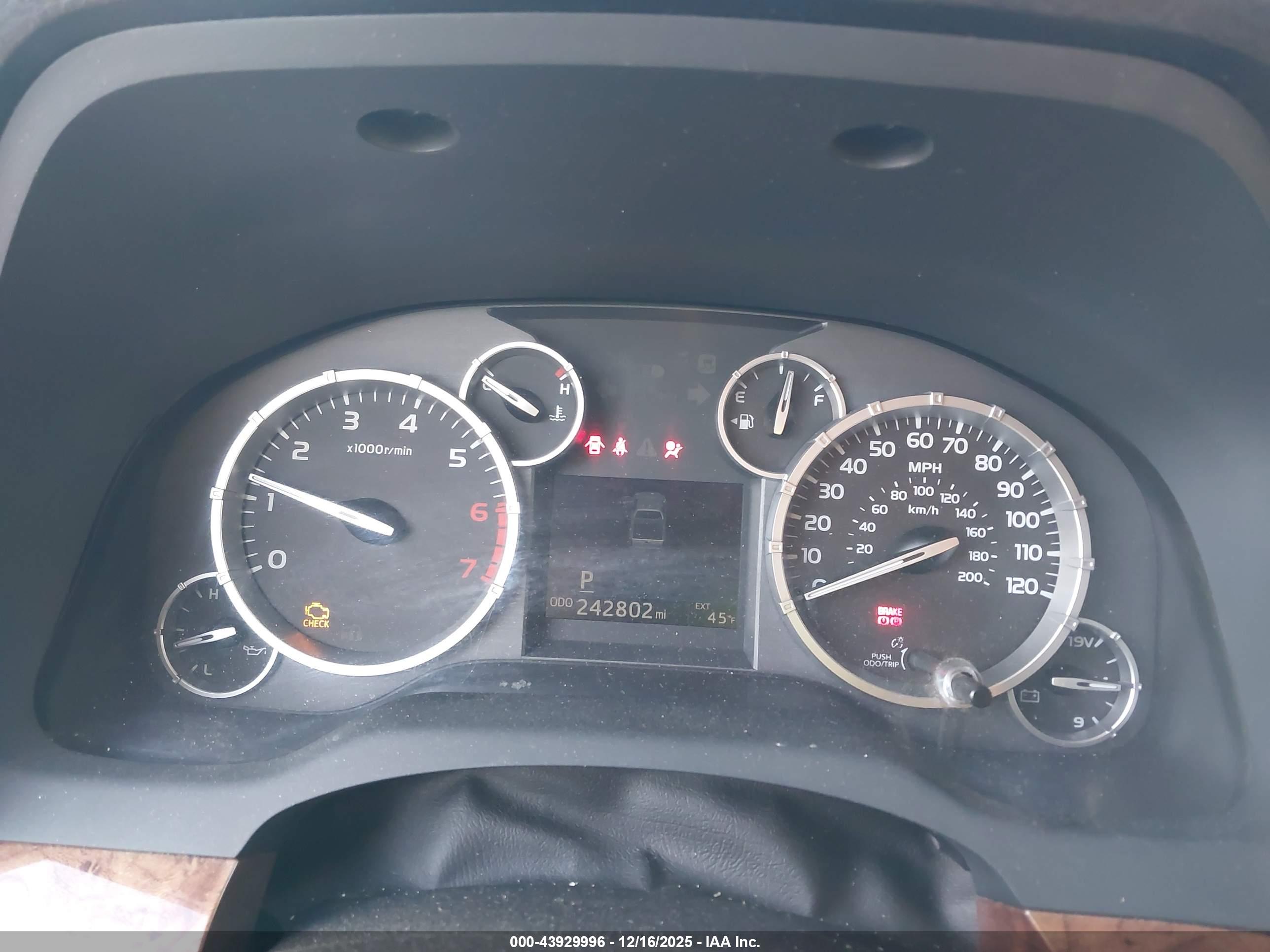 TOYOTA TUNDRA image 7