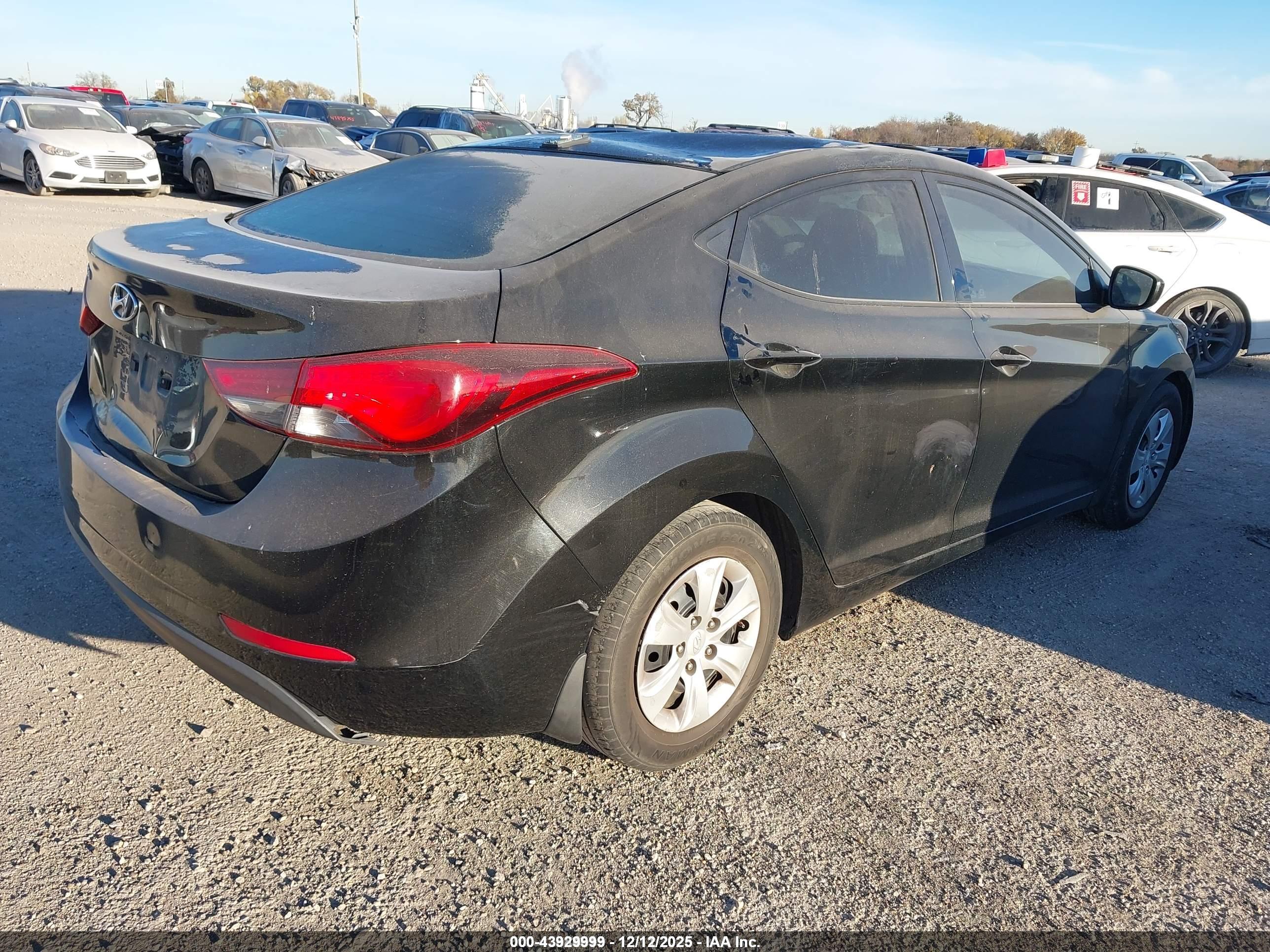 HYUNDAI ELANTRA image 4