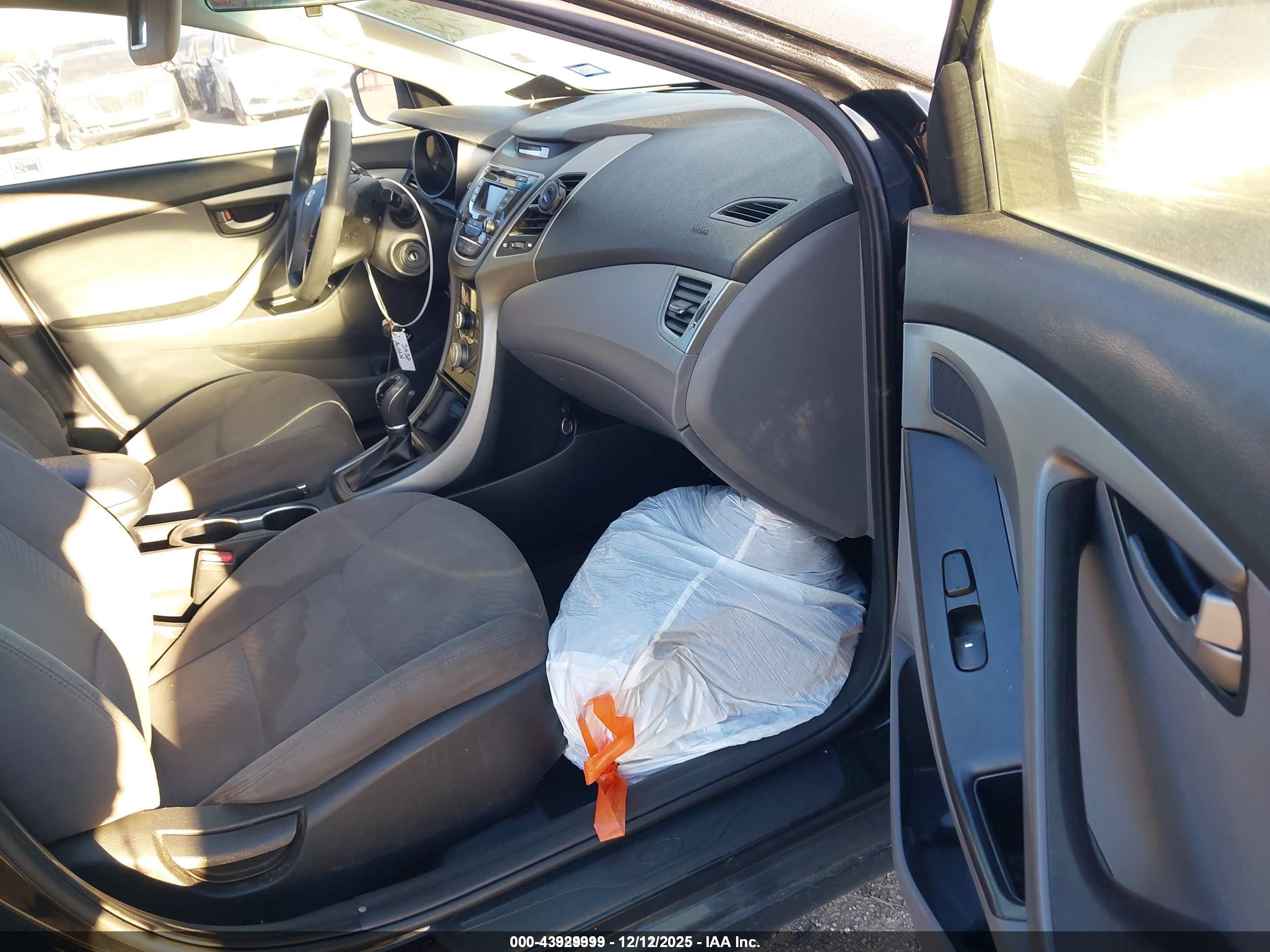 HYUNDAI ELANTRA image 5