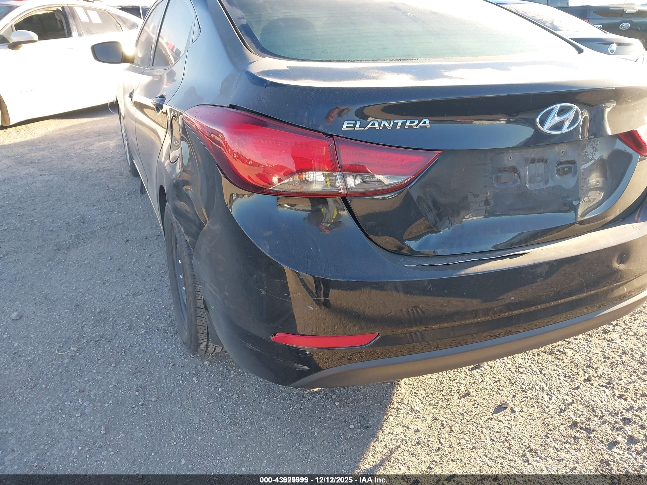 HYUNDAI ELANTRA image 6