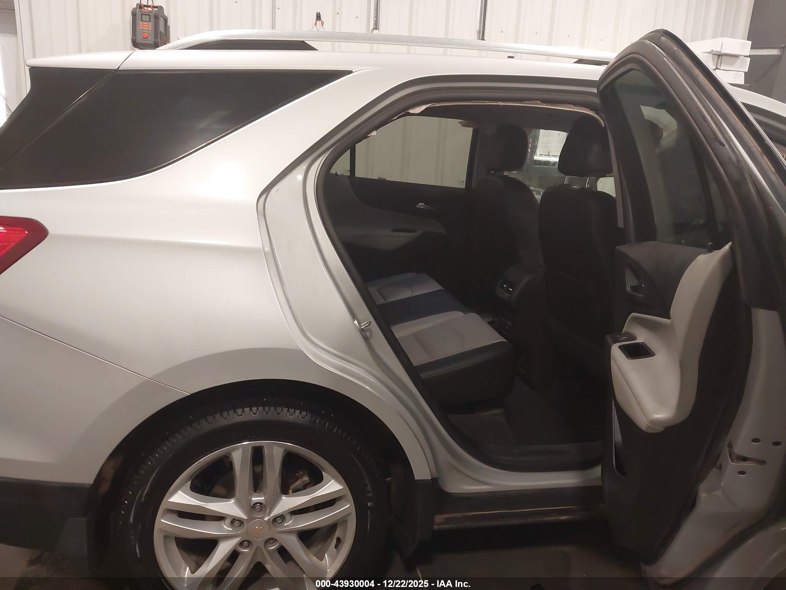 CHEVROLET EQUINOX image 8