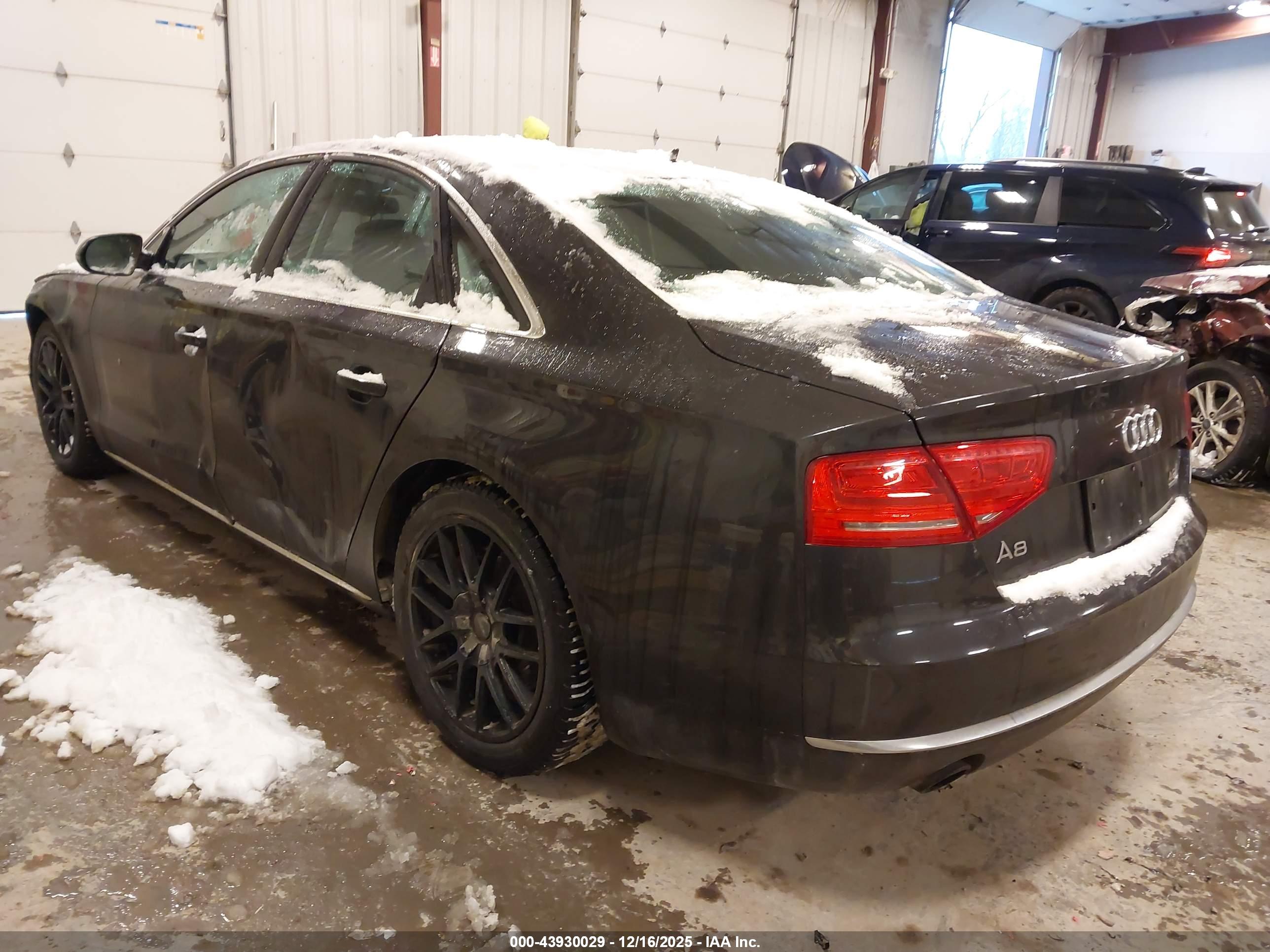 AUDI A8 image 3
