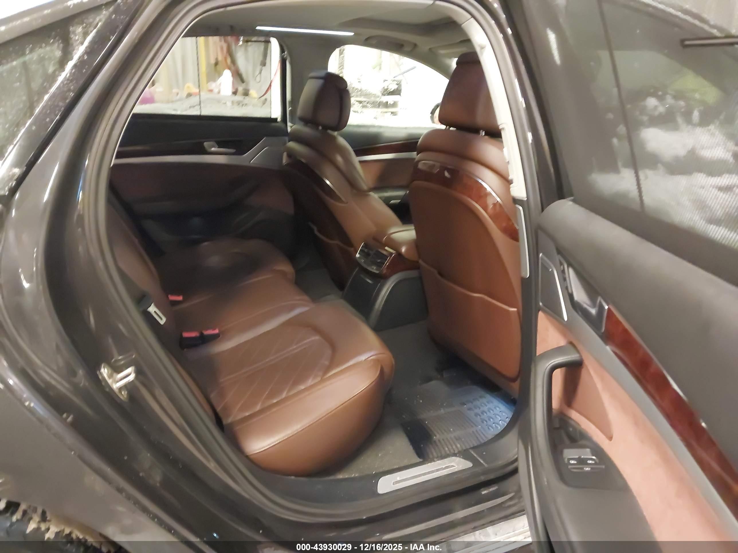 AUDI A8 image 8