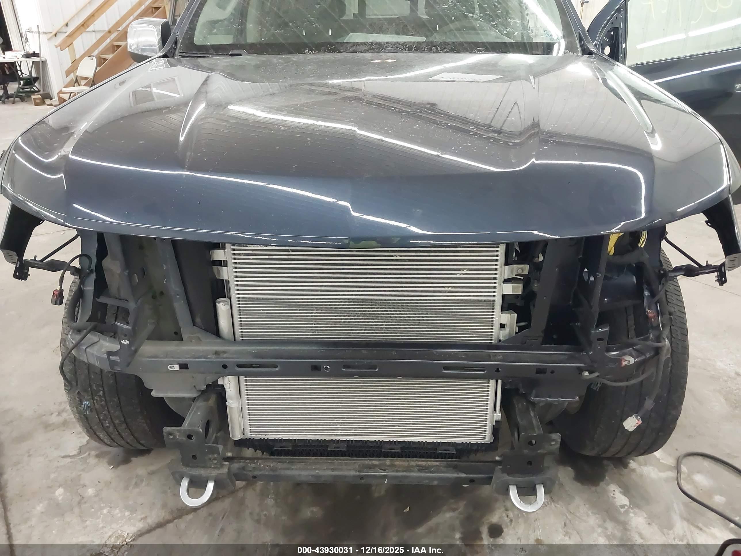 CHEVROLET COLORADO image 6