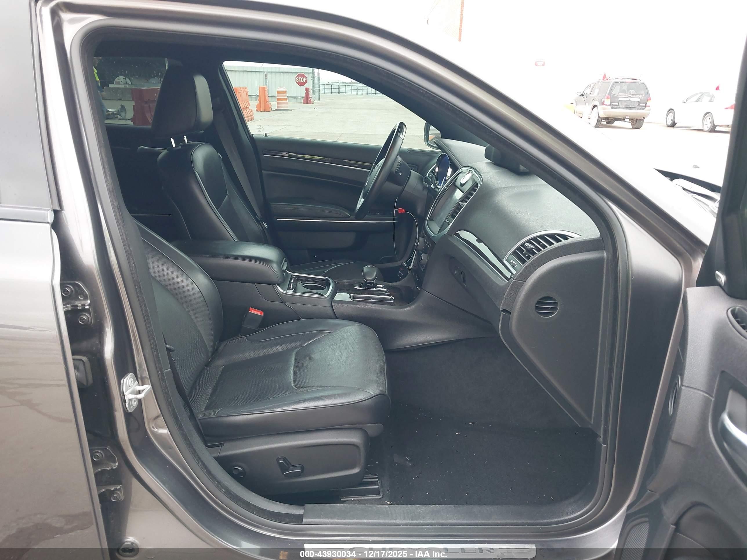 CHRYSLER 300C image 5