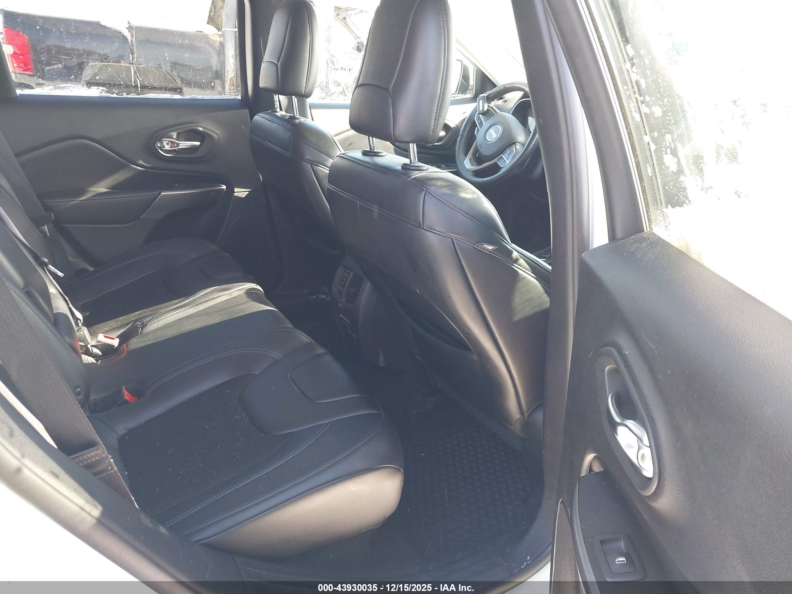 JEEP CHEROKEE image 8