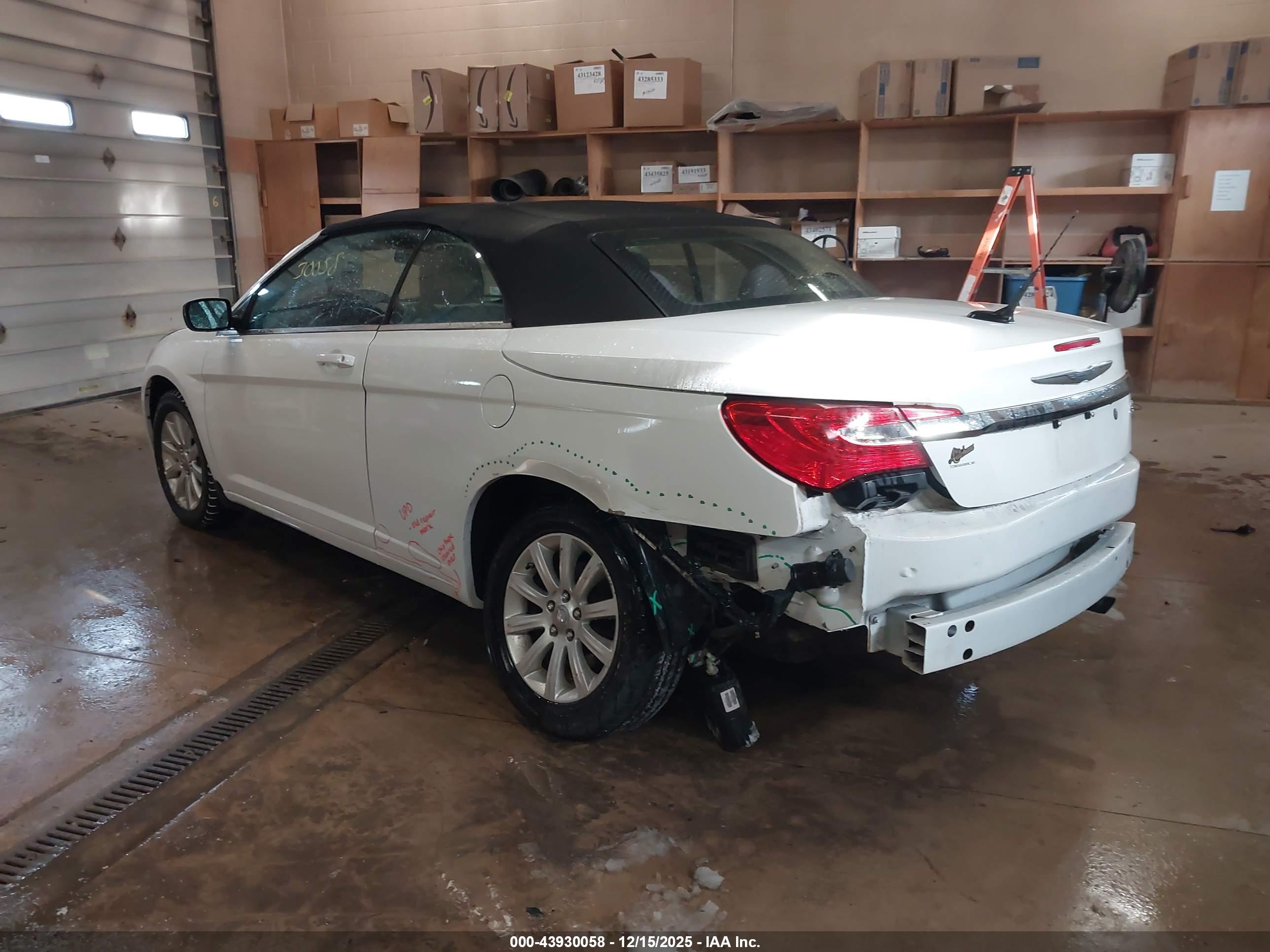 CHRYSLER 200 image 3