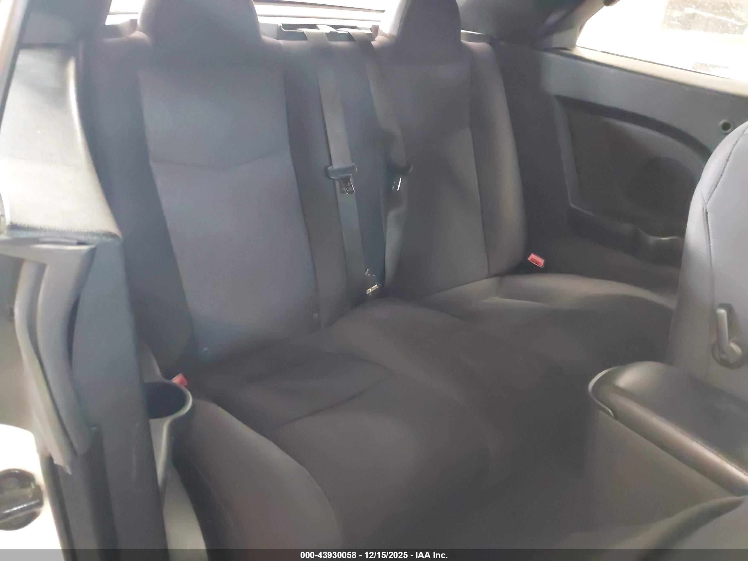 CHRYSLER 200 image 8