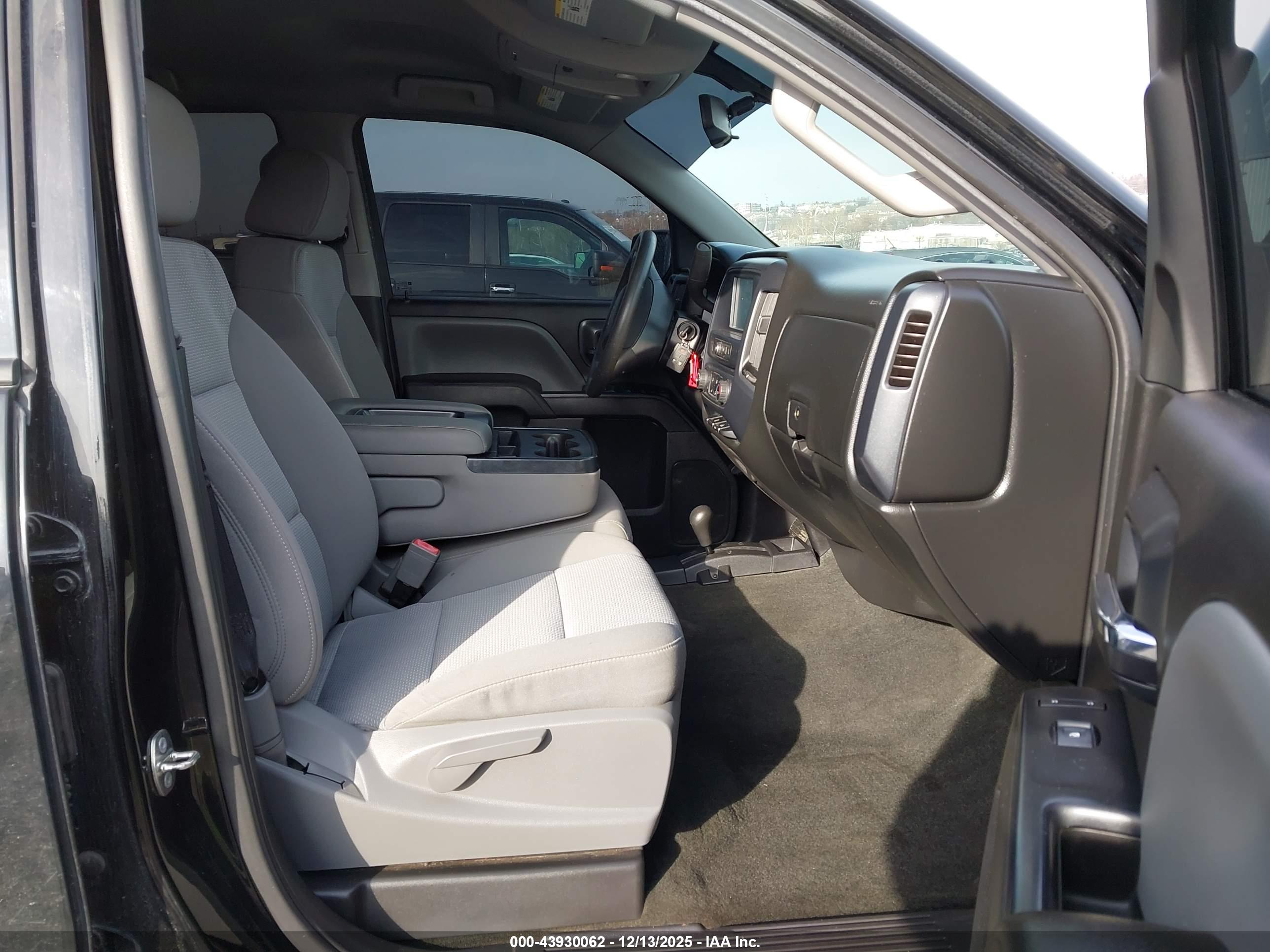 CHEVROLET SILVERADO image 5