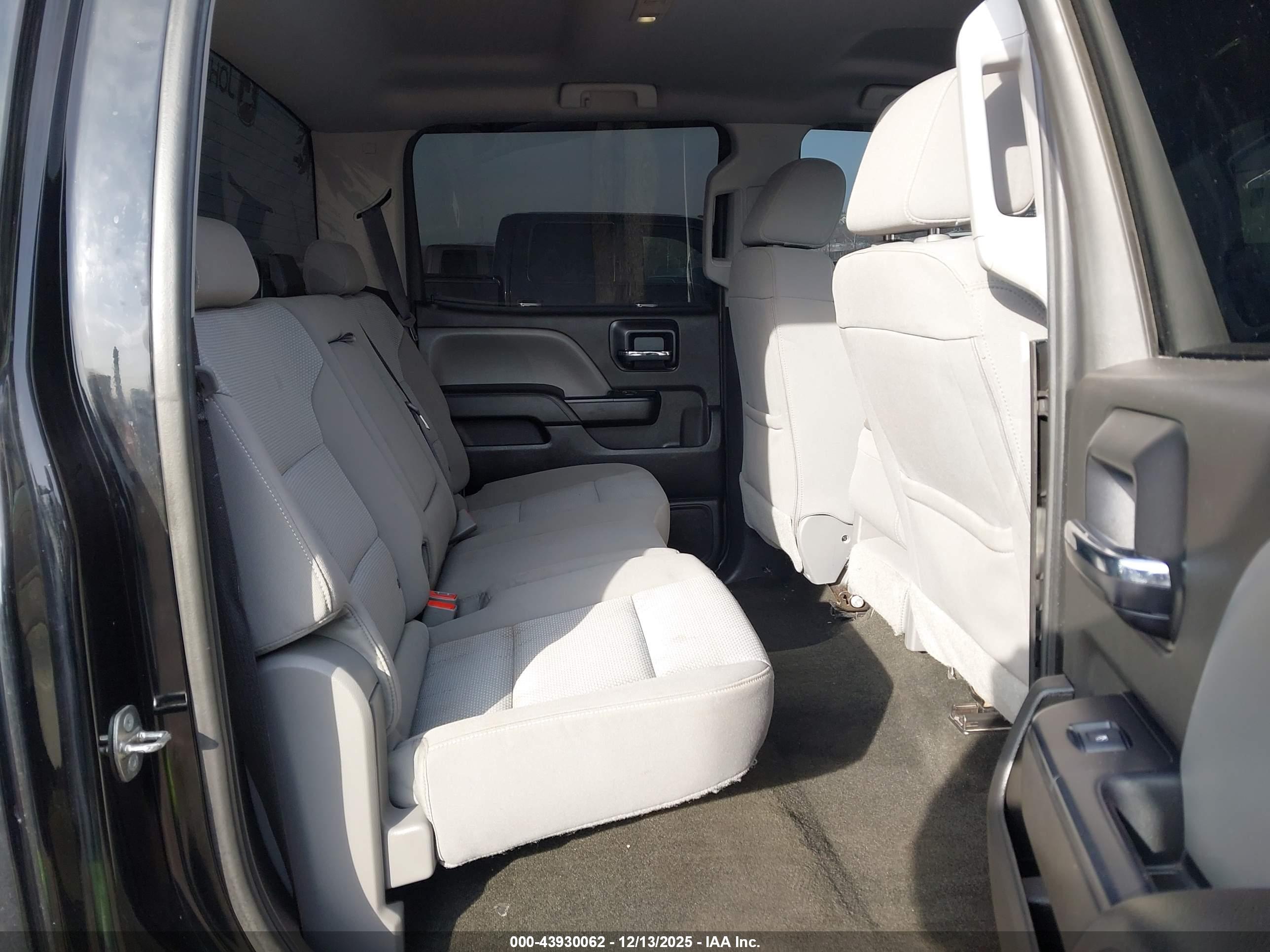 CHEVROLET SILVERADO image 8