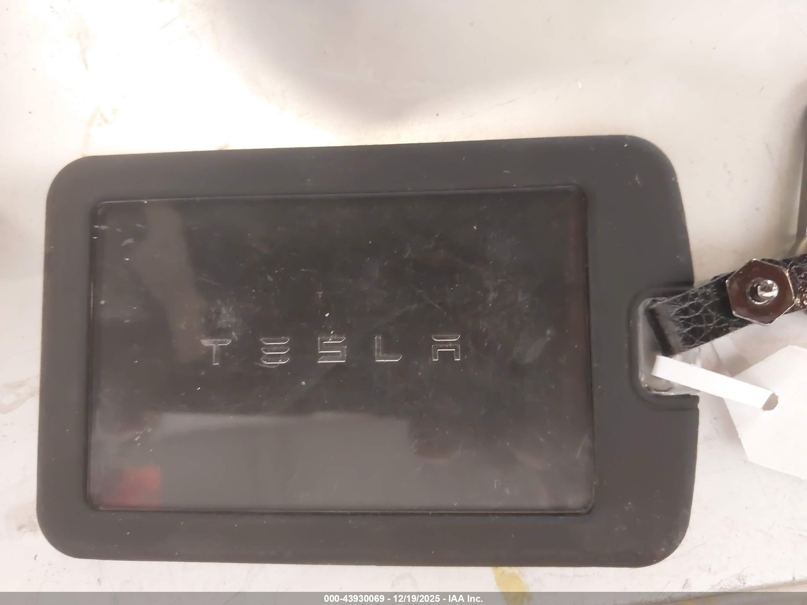 TESLA MODEL image 11