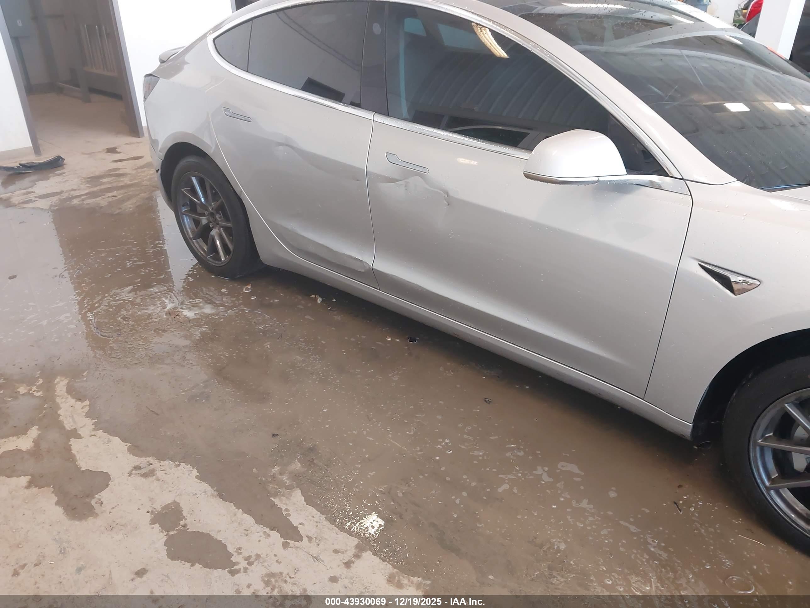 TESLA MODEL image 6
