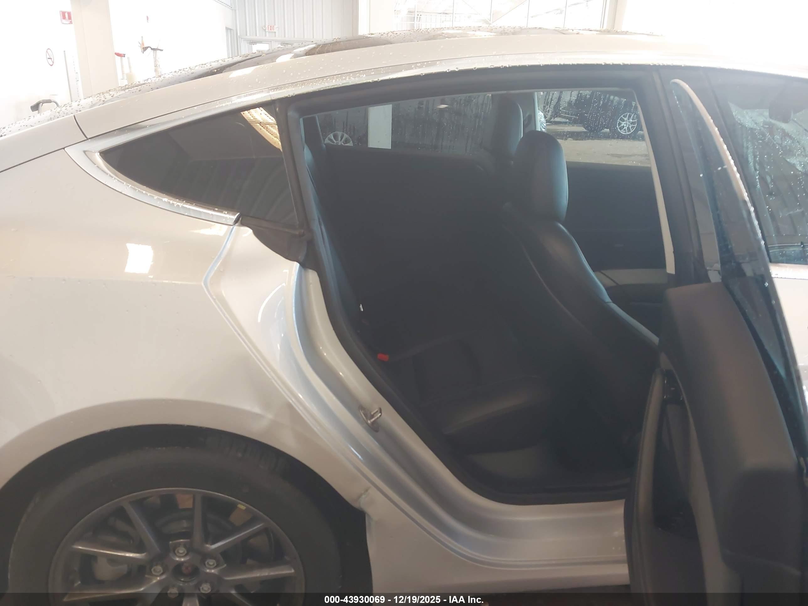 TESLA MODEL image 8