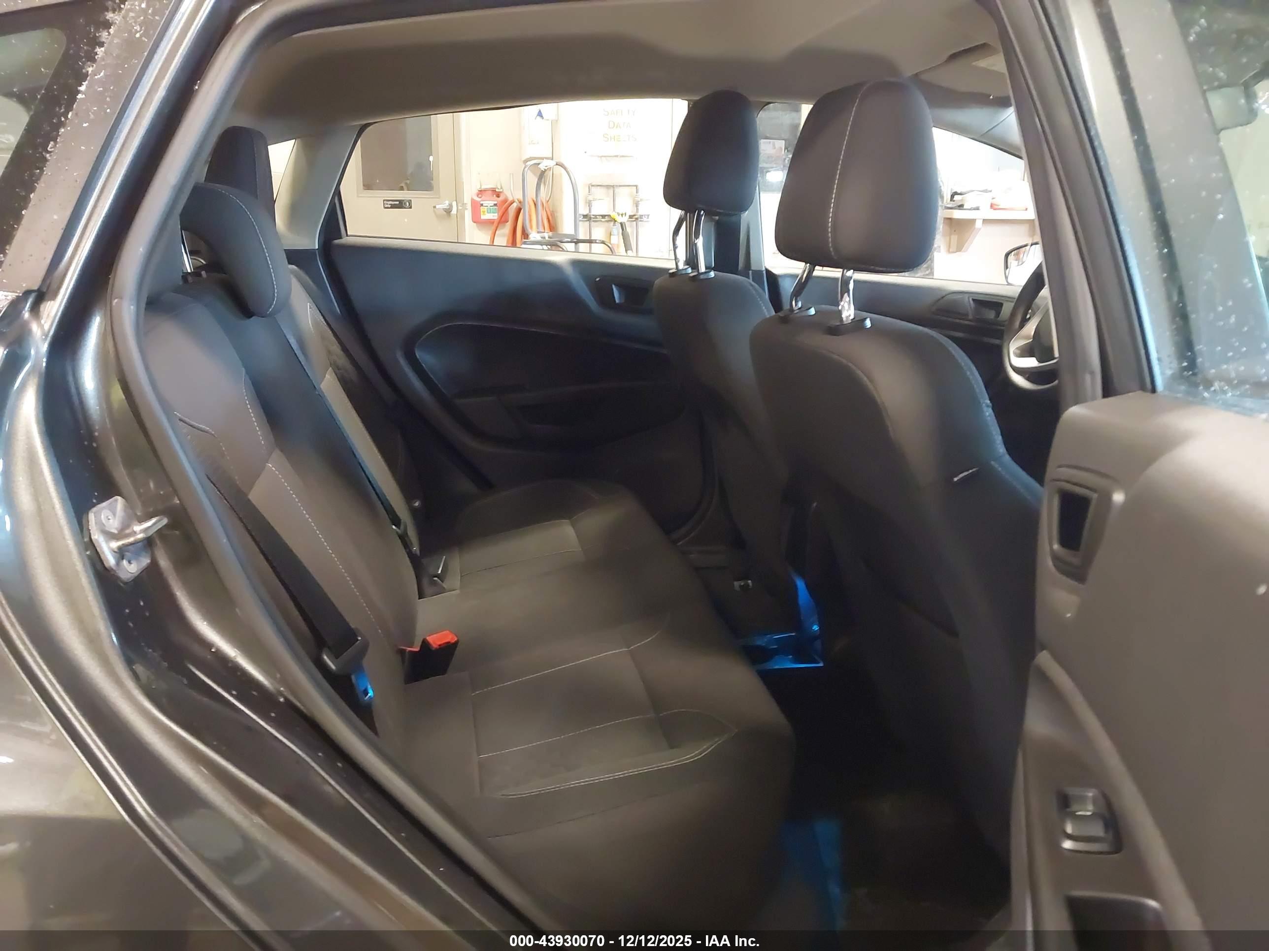 FORD FIESTA image 8