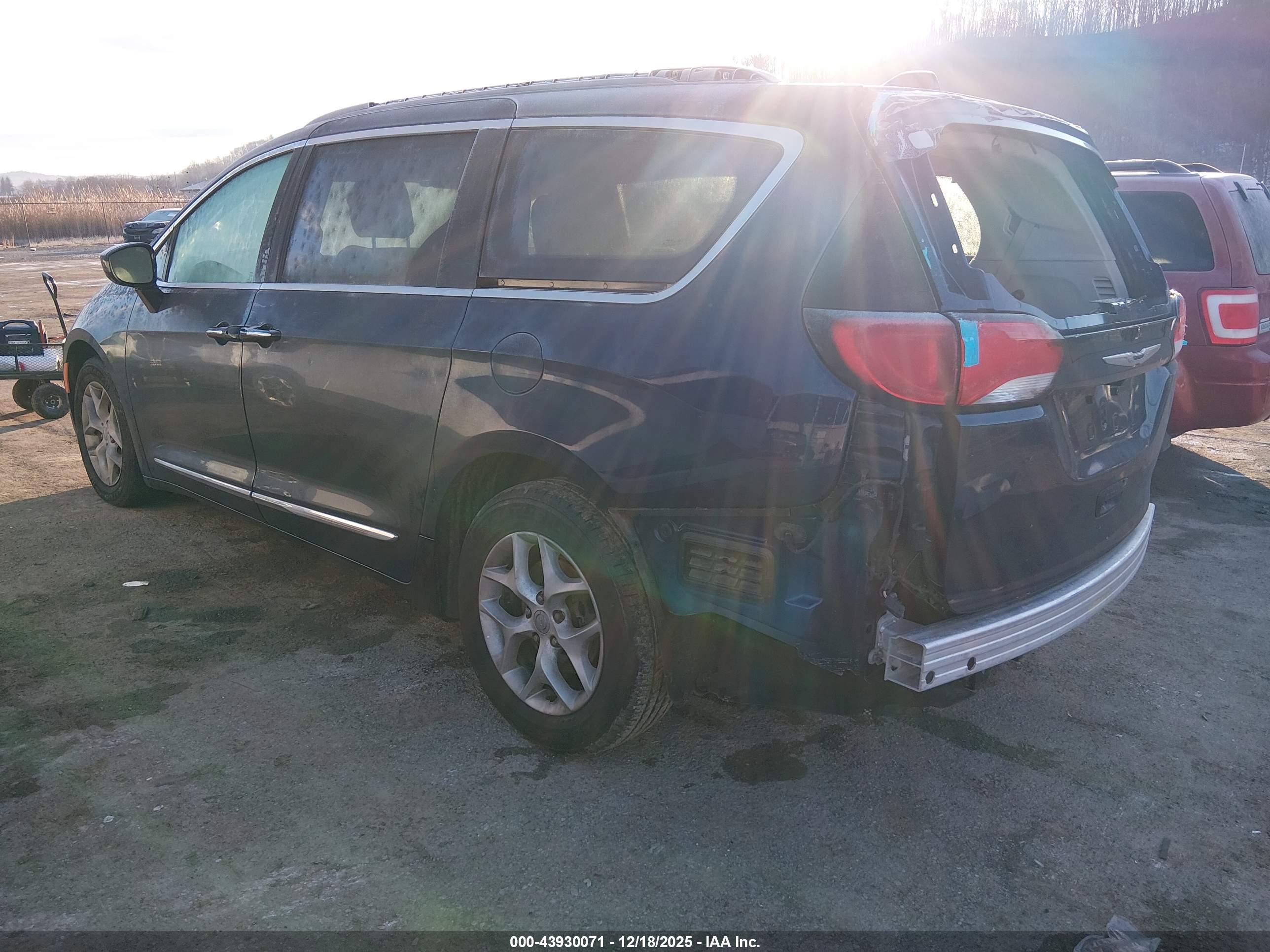 CHRYSLER PACIFICA image 3