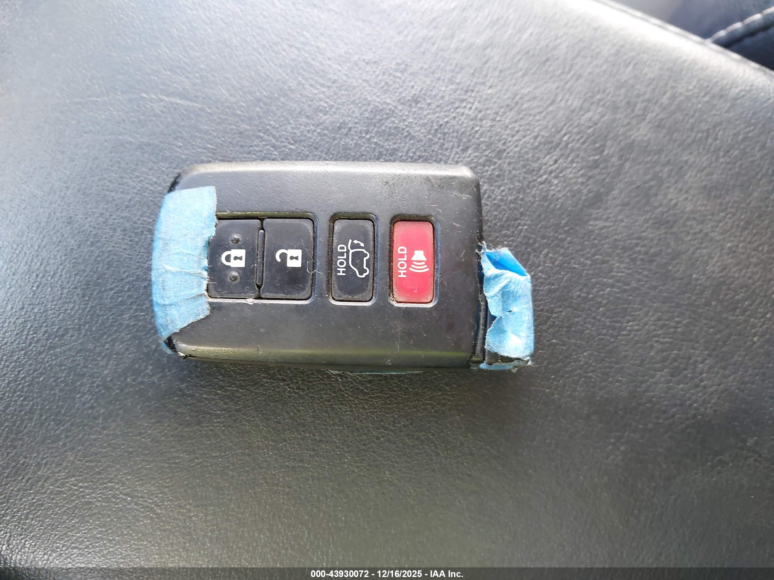 TOYOTA RAV4 image 11