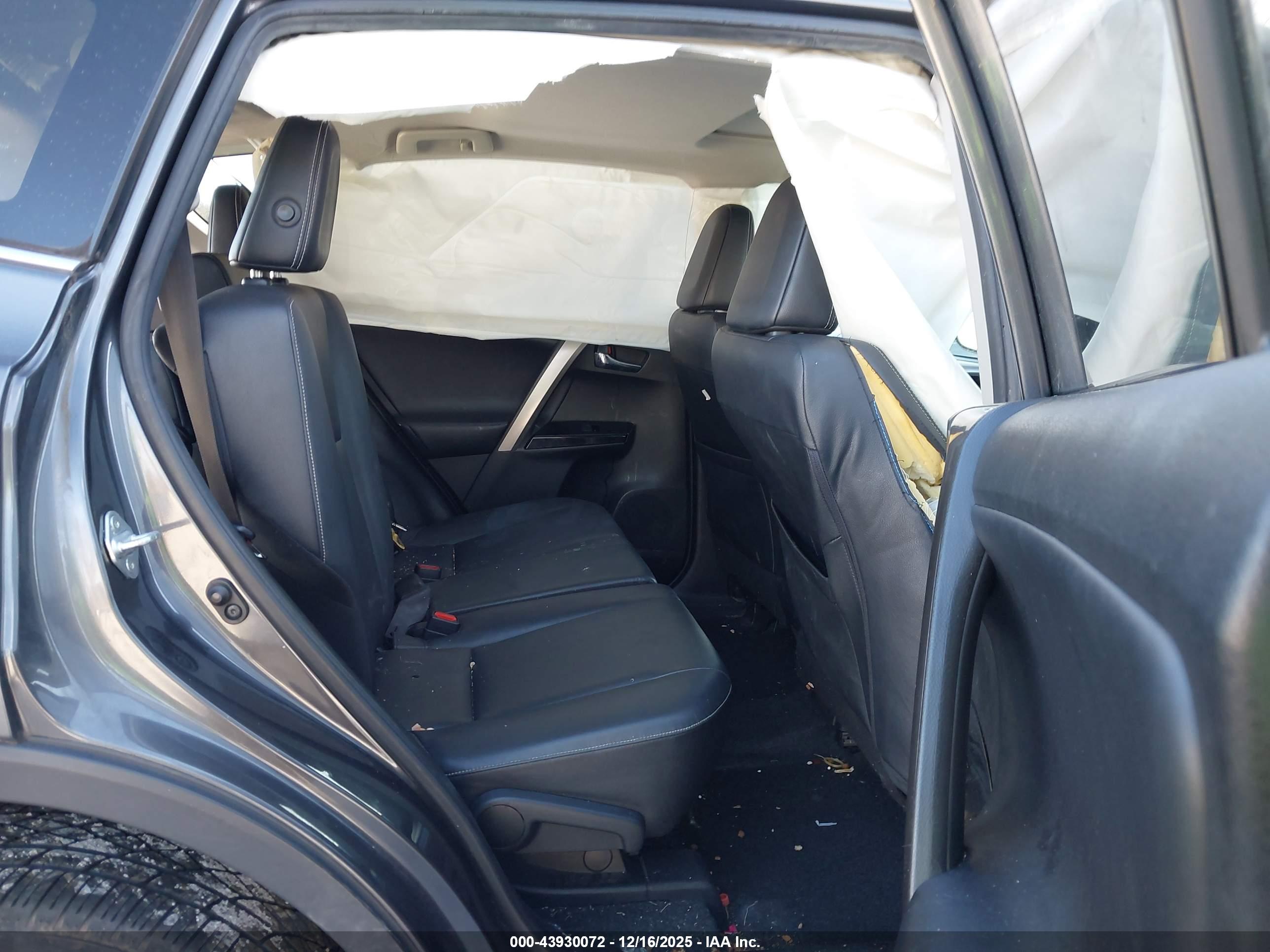 TOYOTA RAV4 image 8