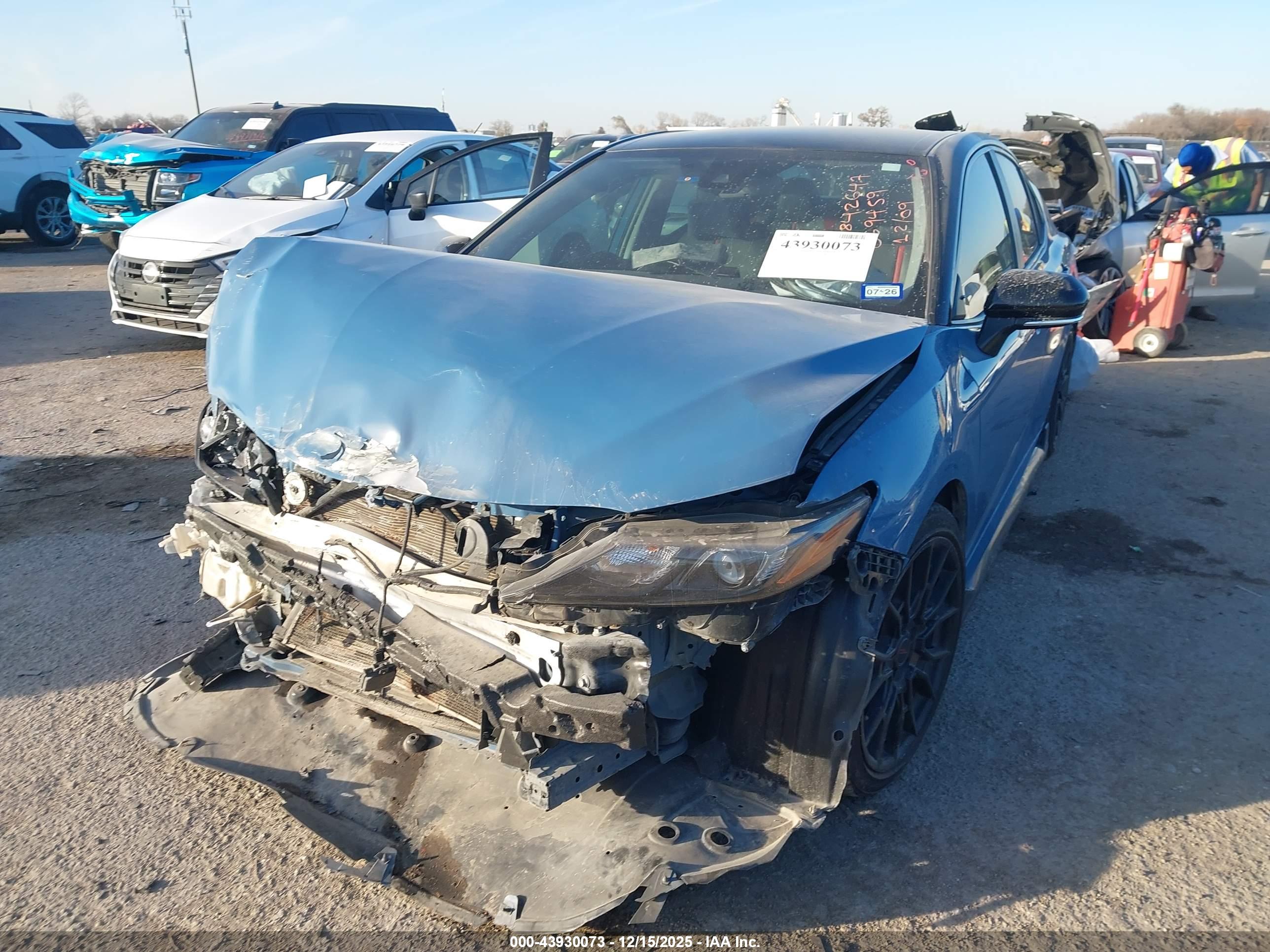 TOYOTA CAMRY image 2