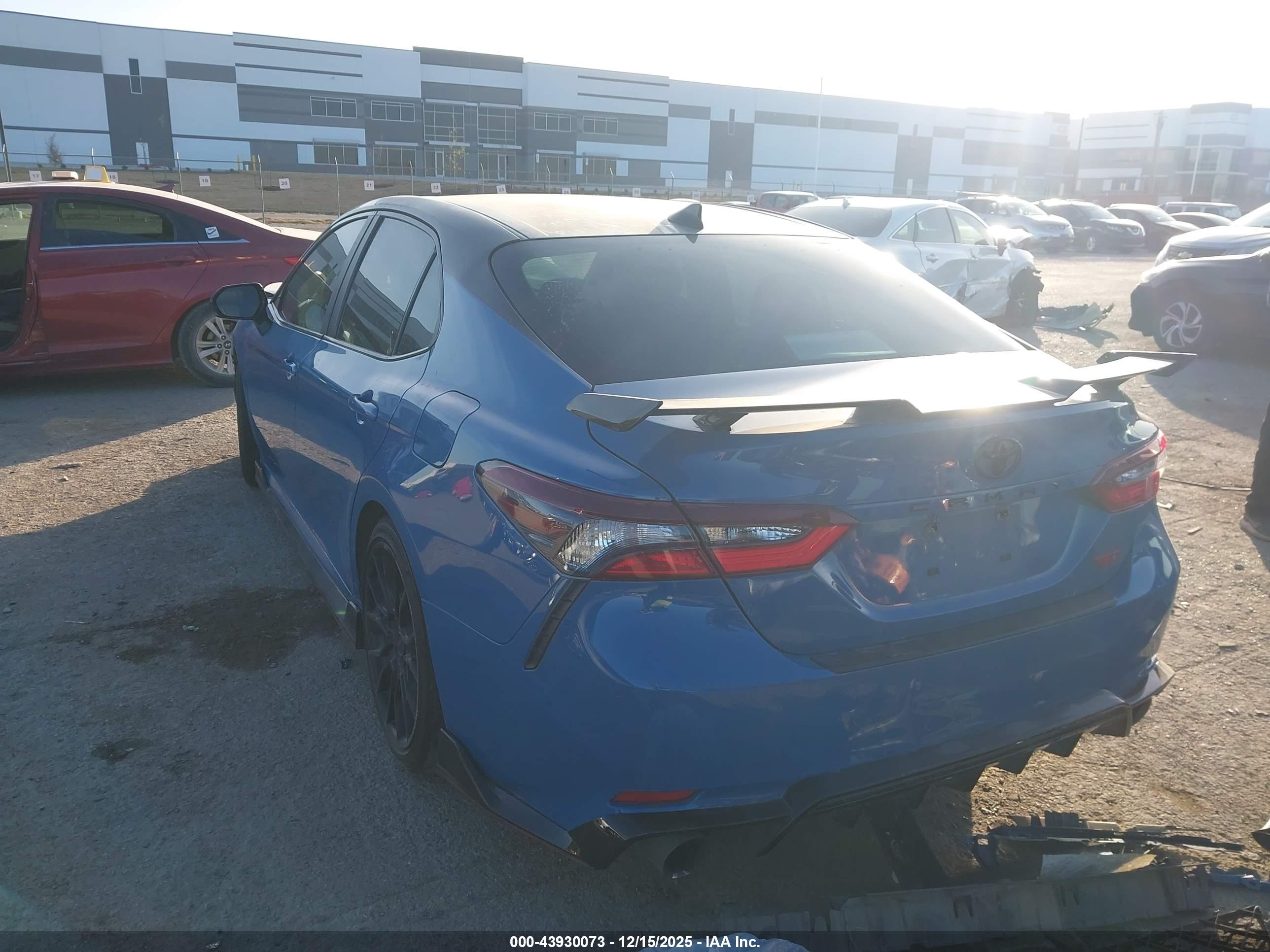 TOYOTA CAMRY image 3