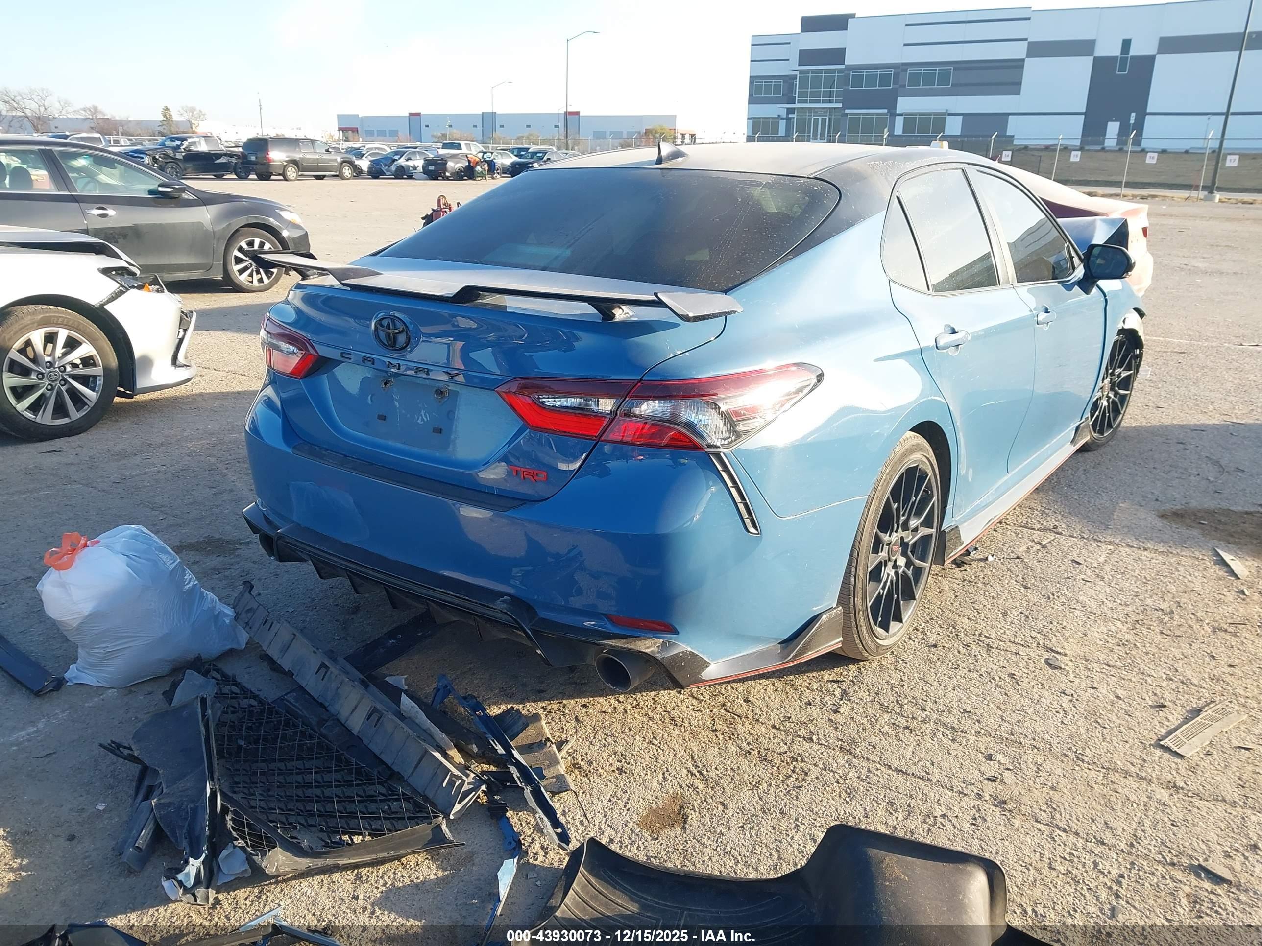 TOYOTA CAMRY image 4