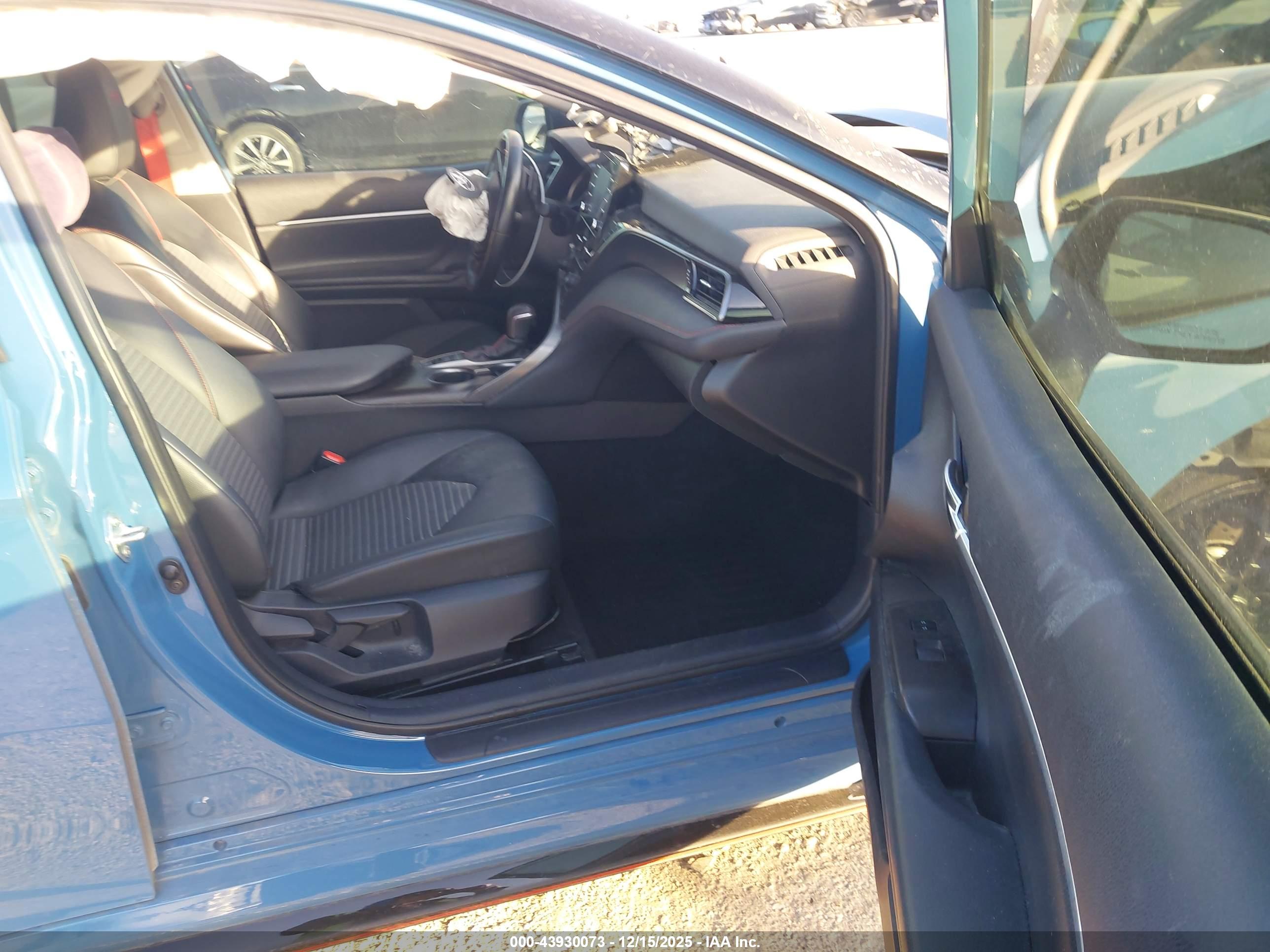 TOYOTA CAMRY image 5