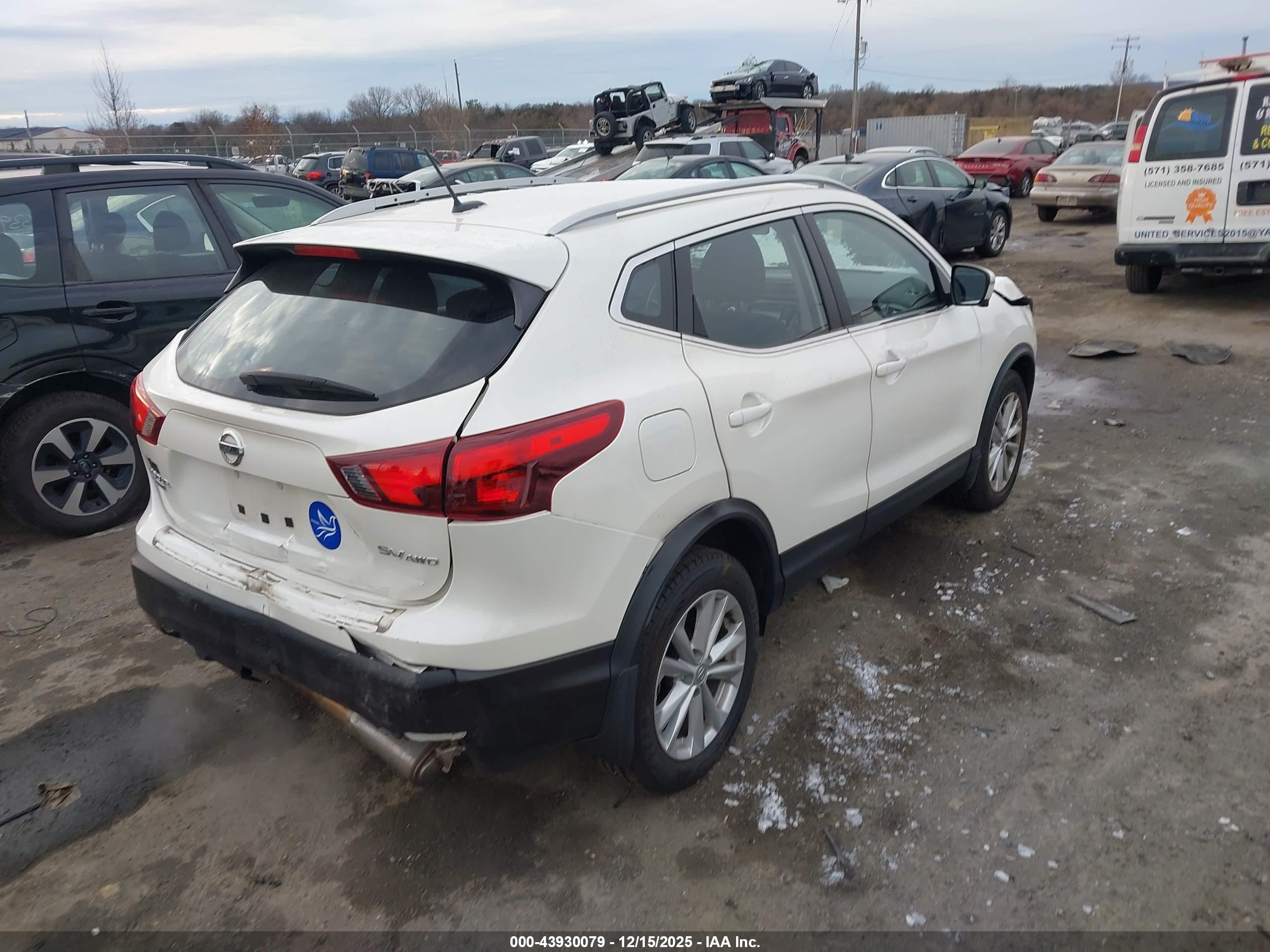 NISSAN ROGUE image 4