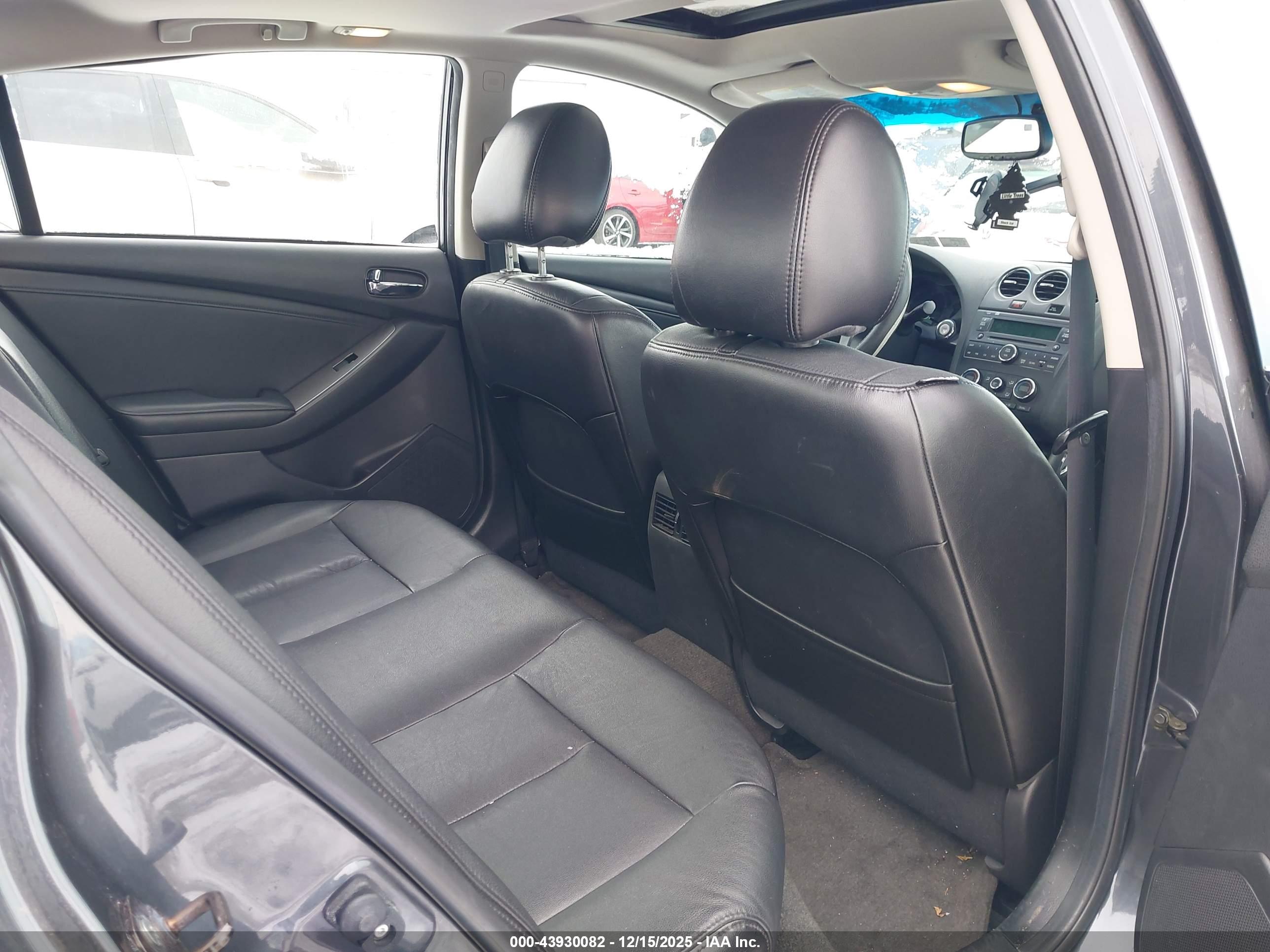 NISSAN ALTIMA image 8