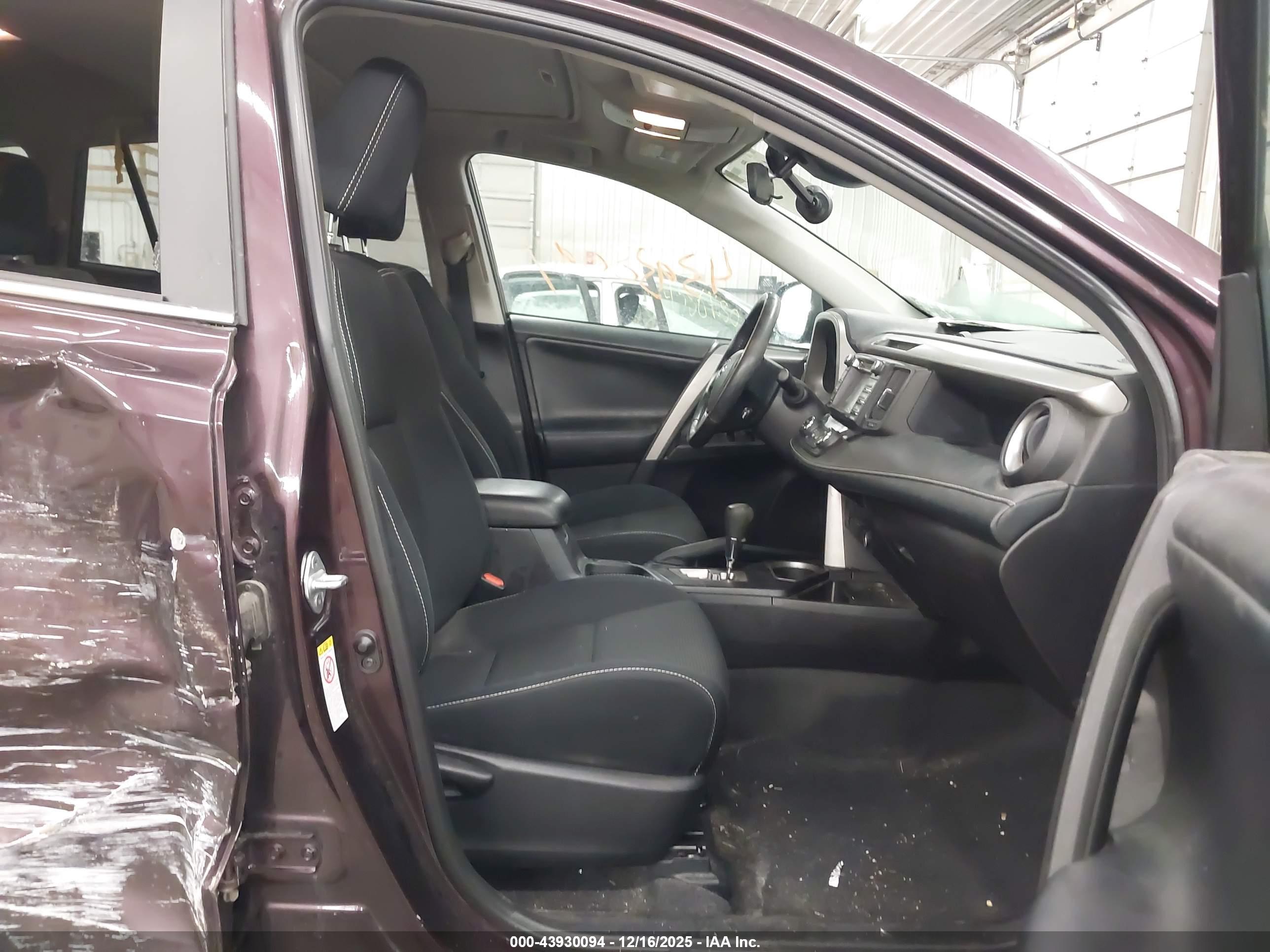 TOYOTA RAV4 image 5