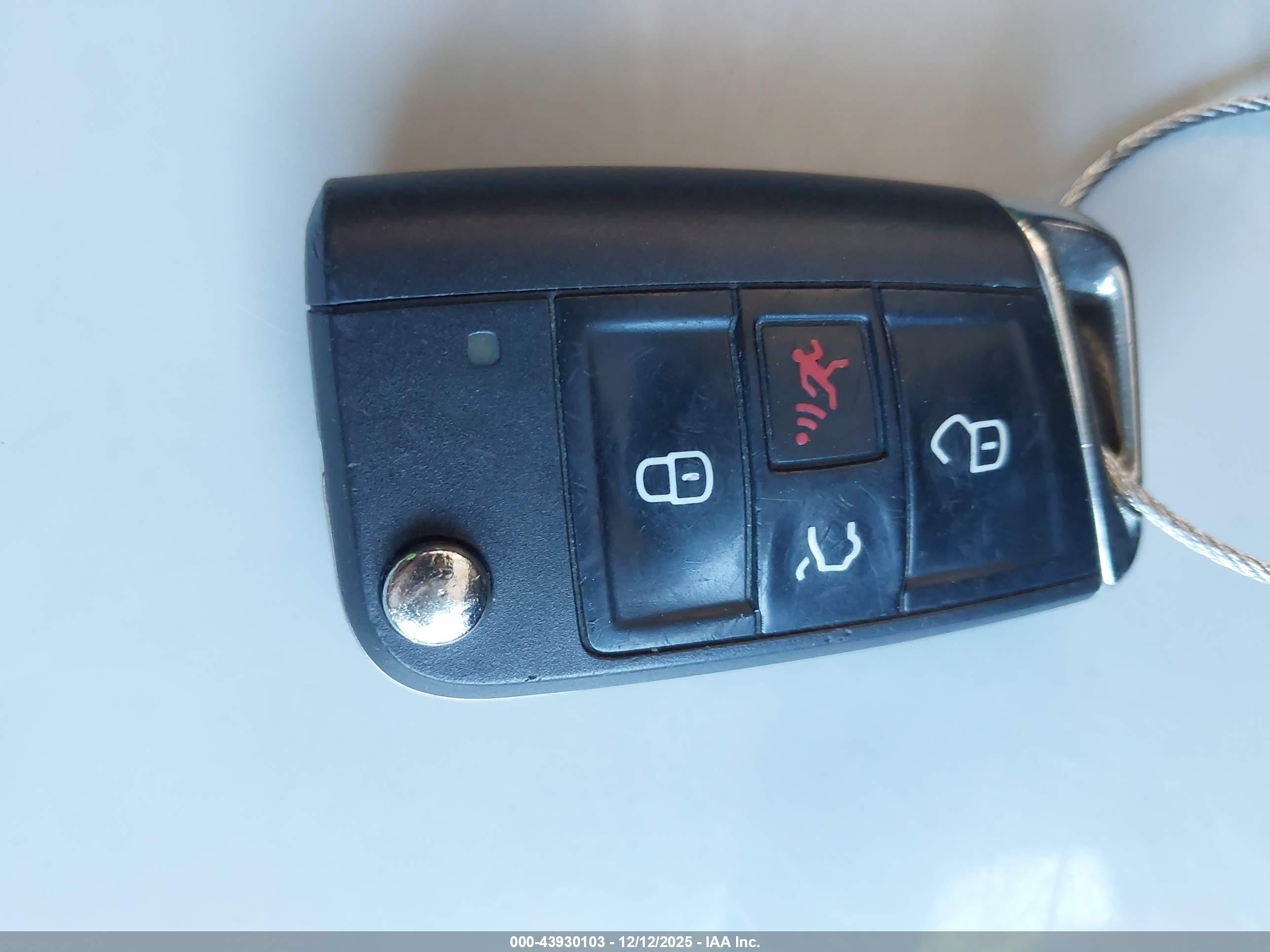 VOLKSWAGEN TIGUAN image 11