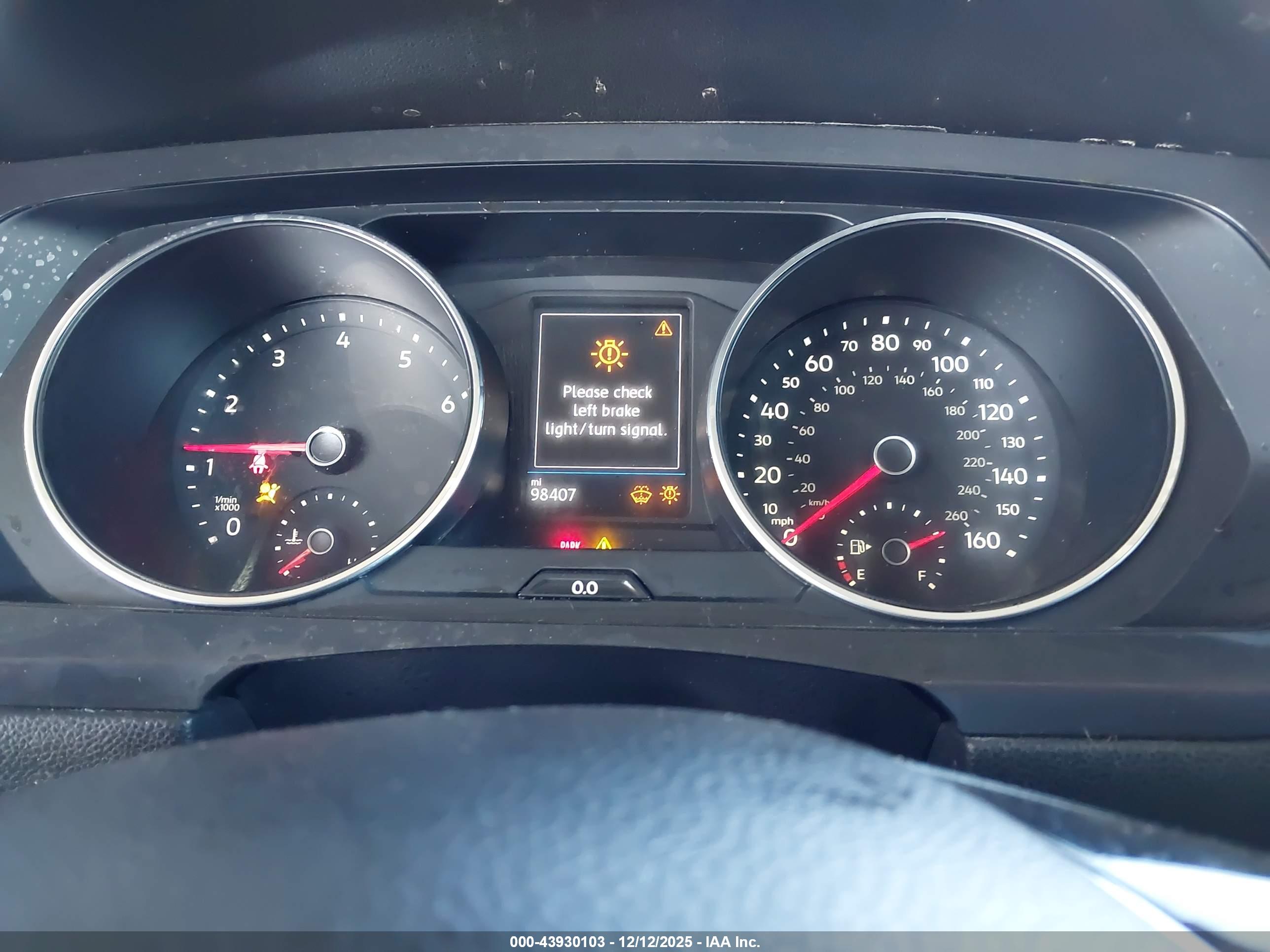 VOLKSWAGEN TIGUAN image 7