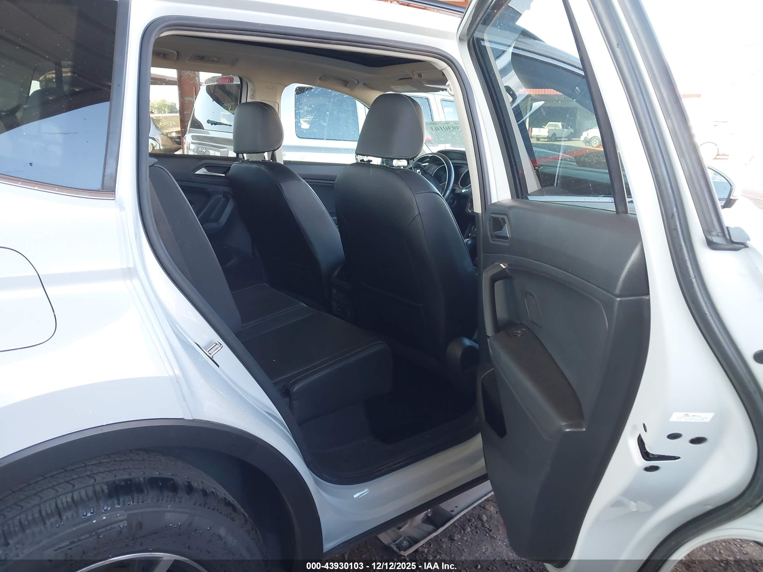 VOLKSWAGEN TIGUAN image 8