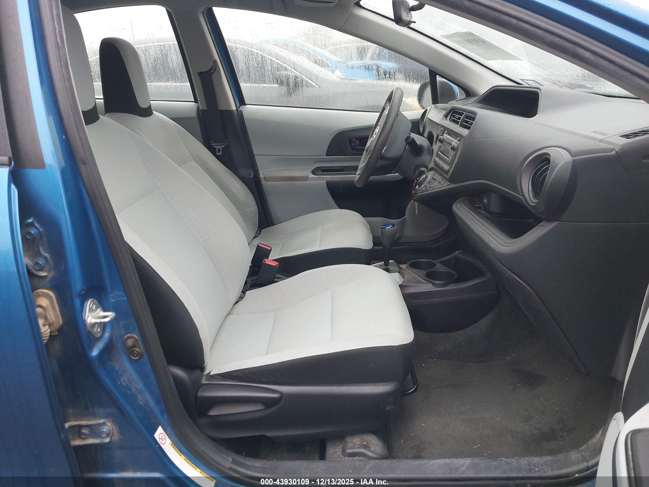 TOYOTA PRIUS image 5