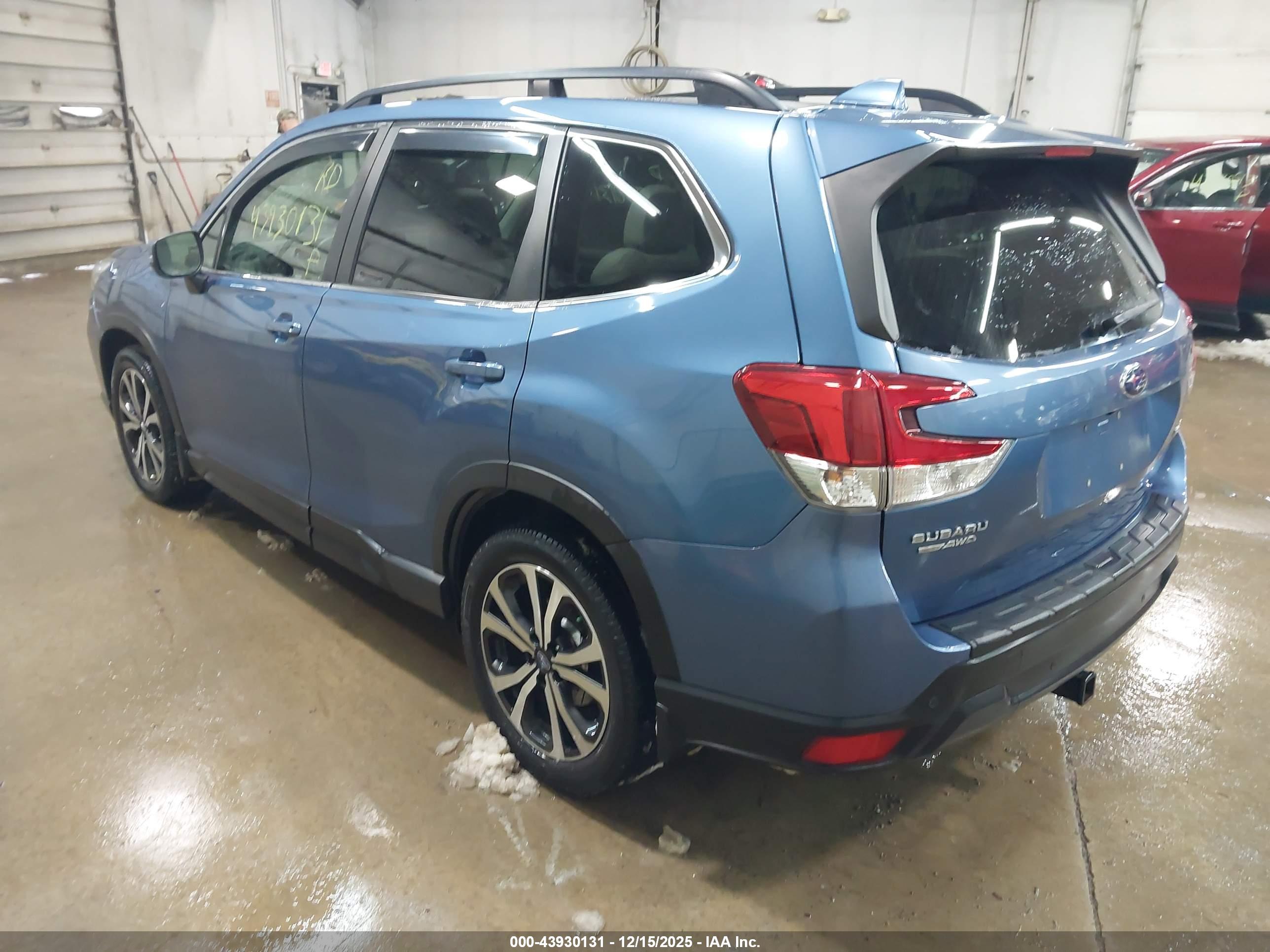 SUBARU FORESTER image 3