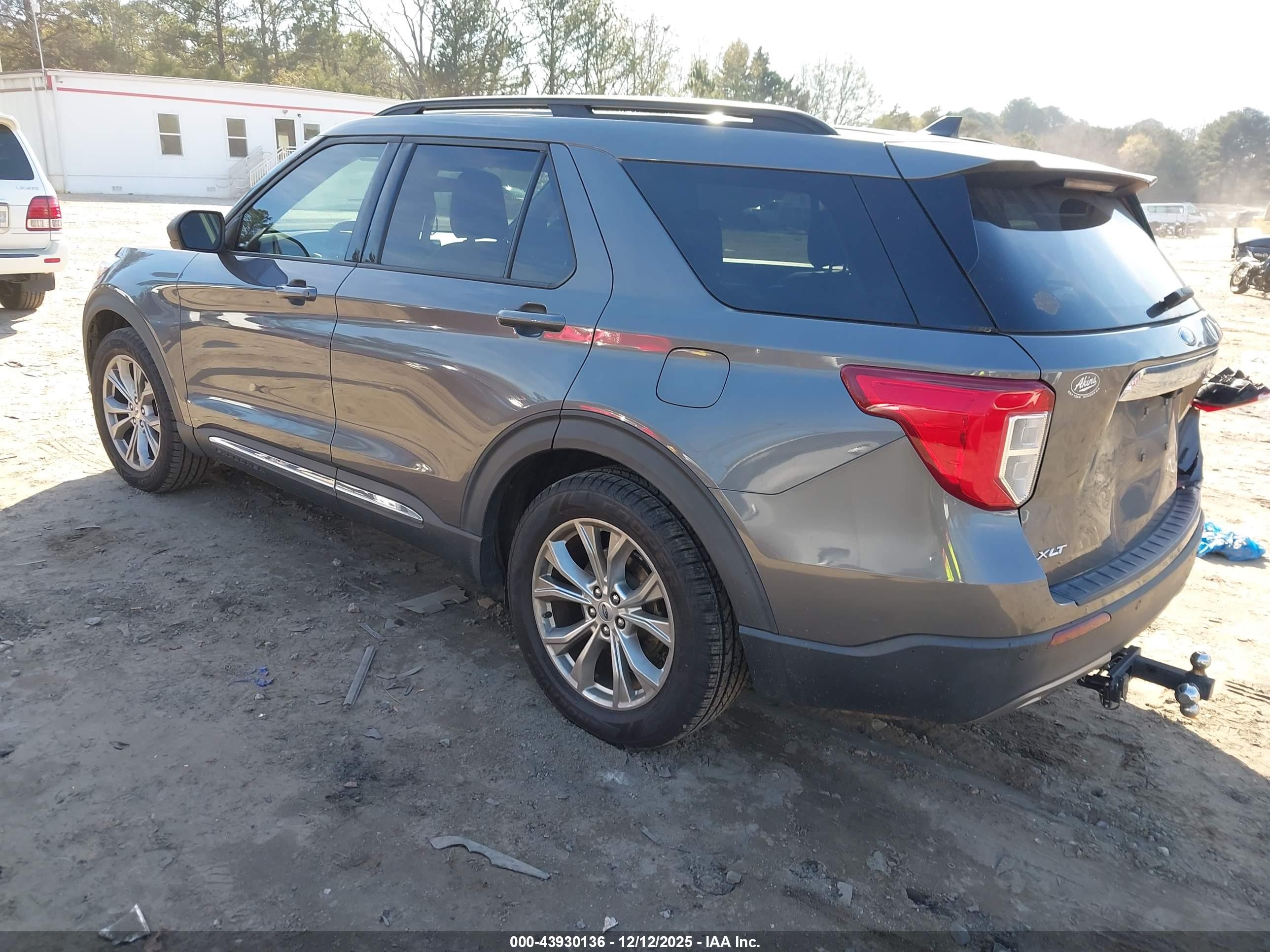 FORD EXPLORER image 3