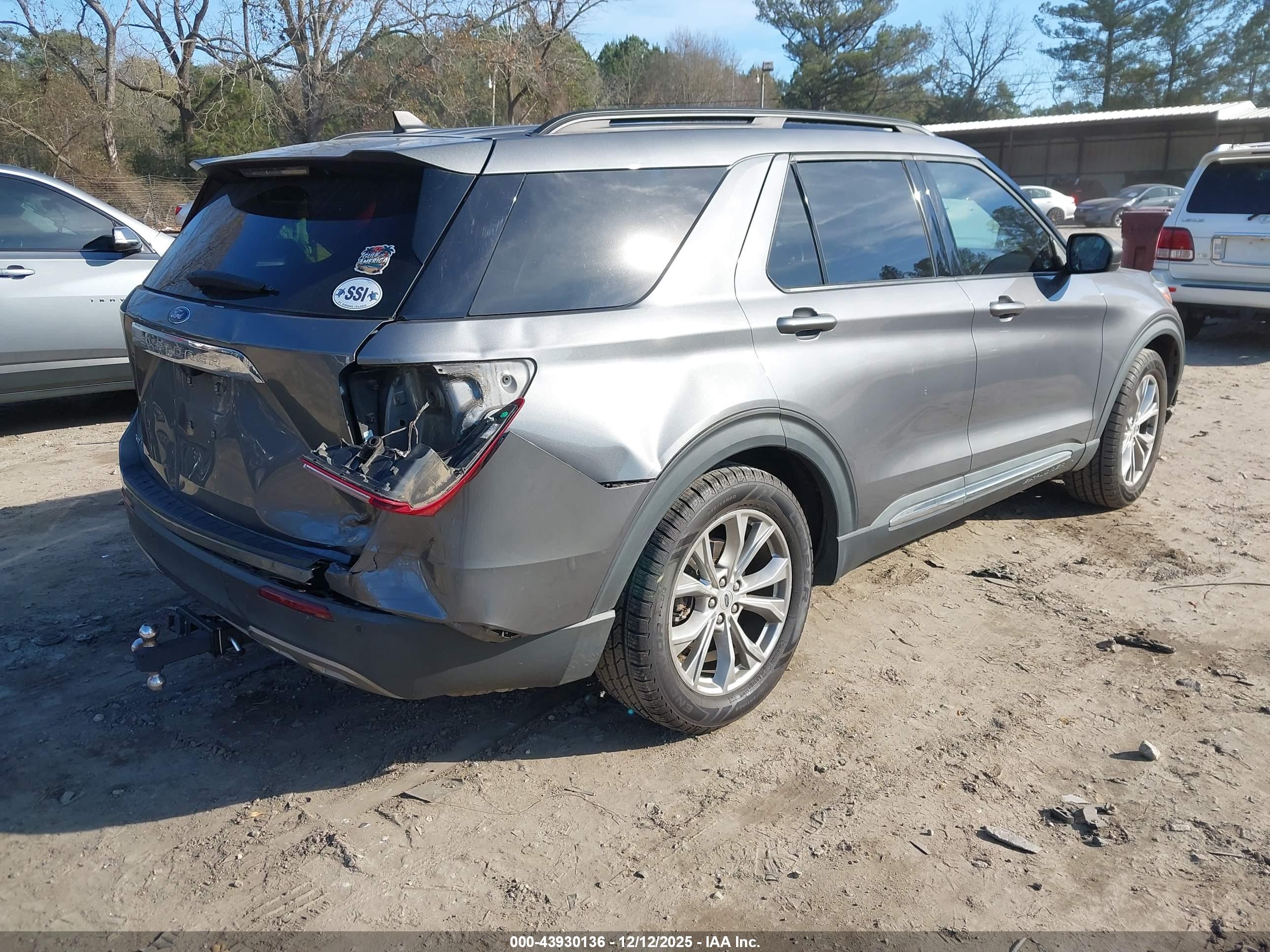 FORD EXPLORER image 4