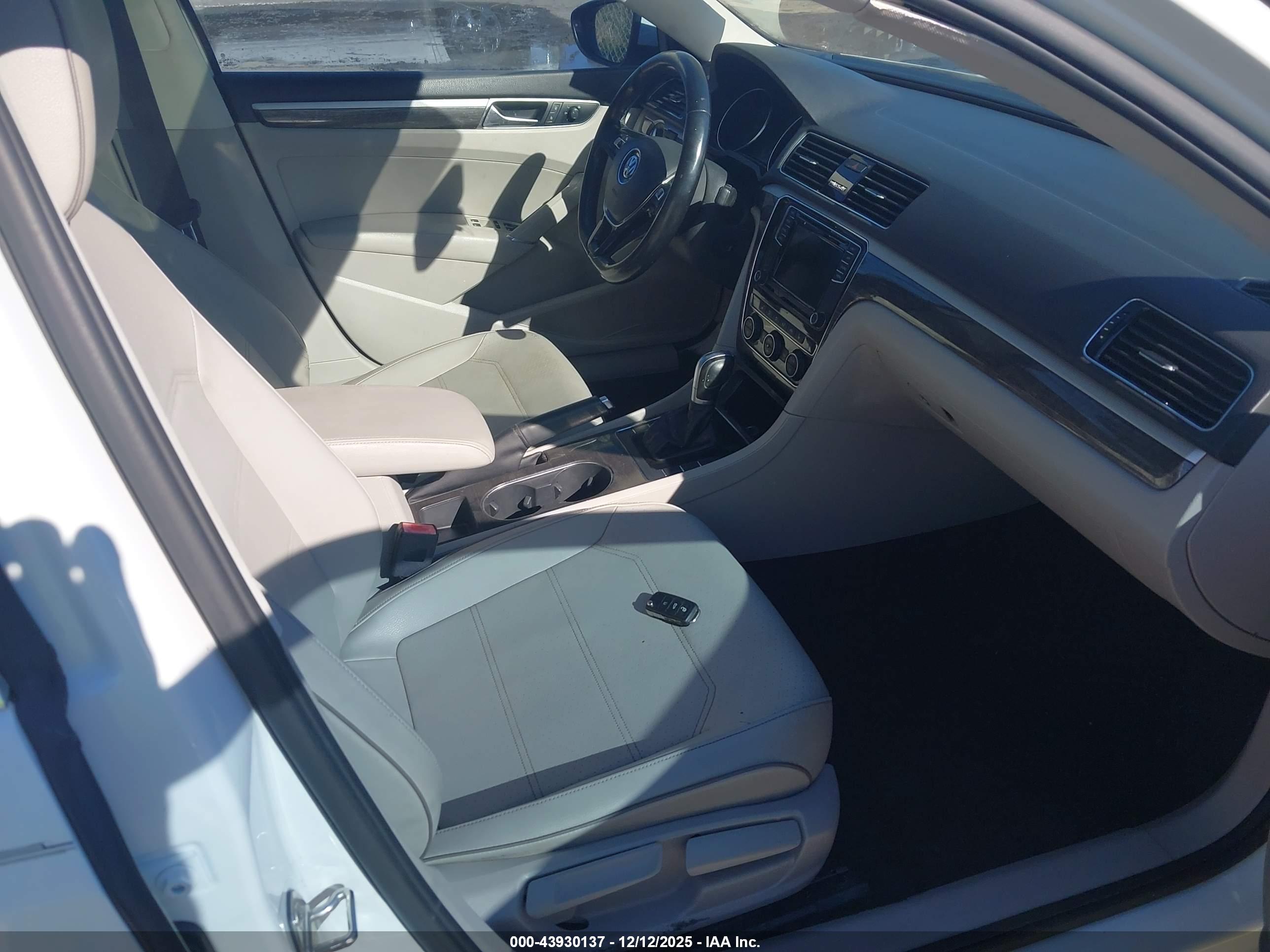 VOLKSWAGEN PASSAT image 5