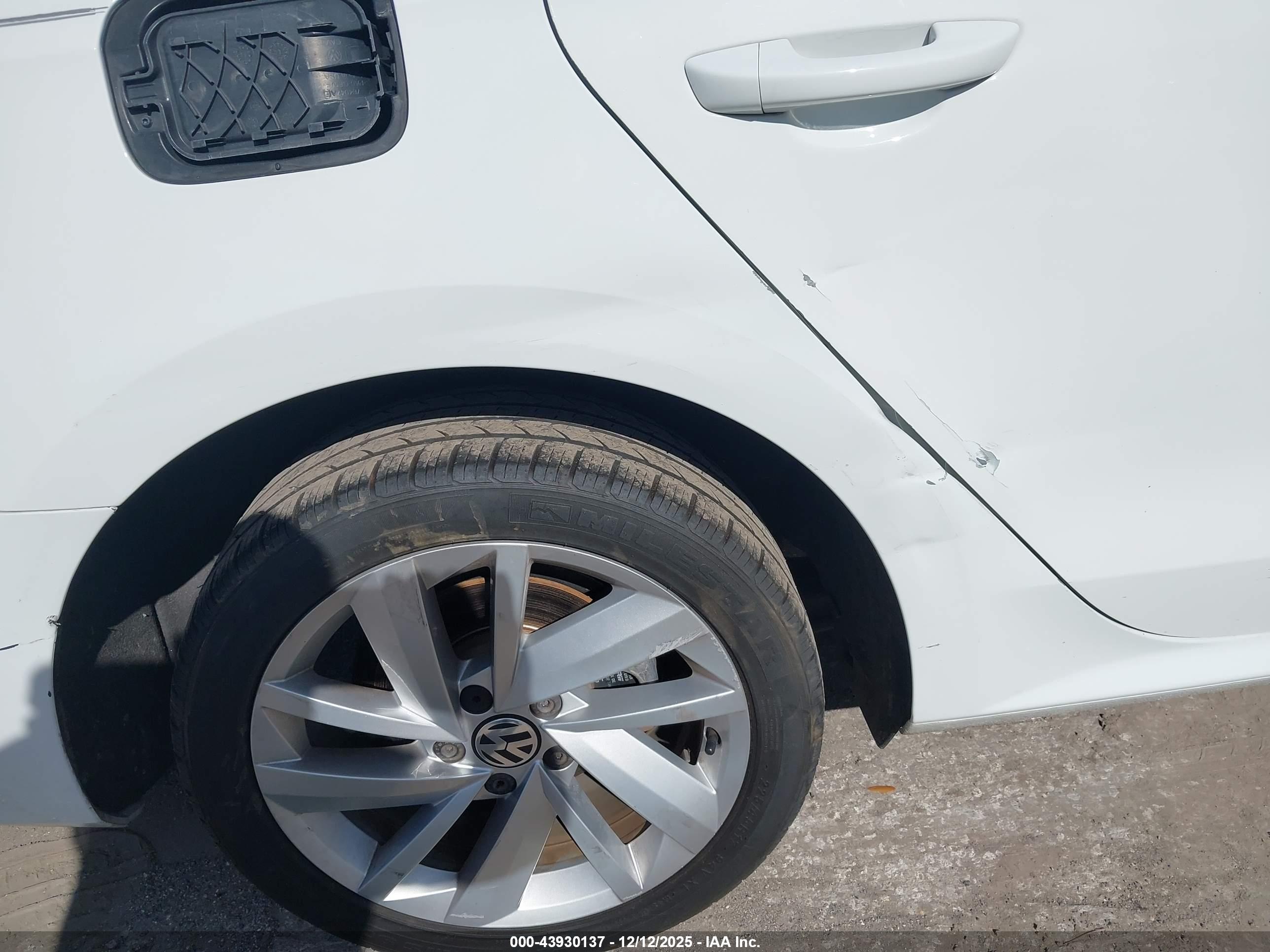 VOLKSWAGEN PASSAT image 6