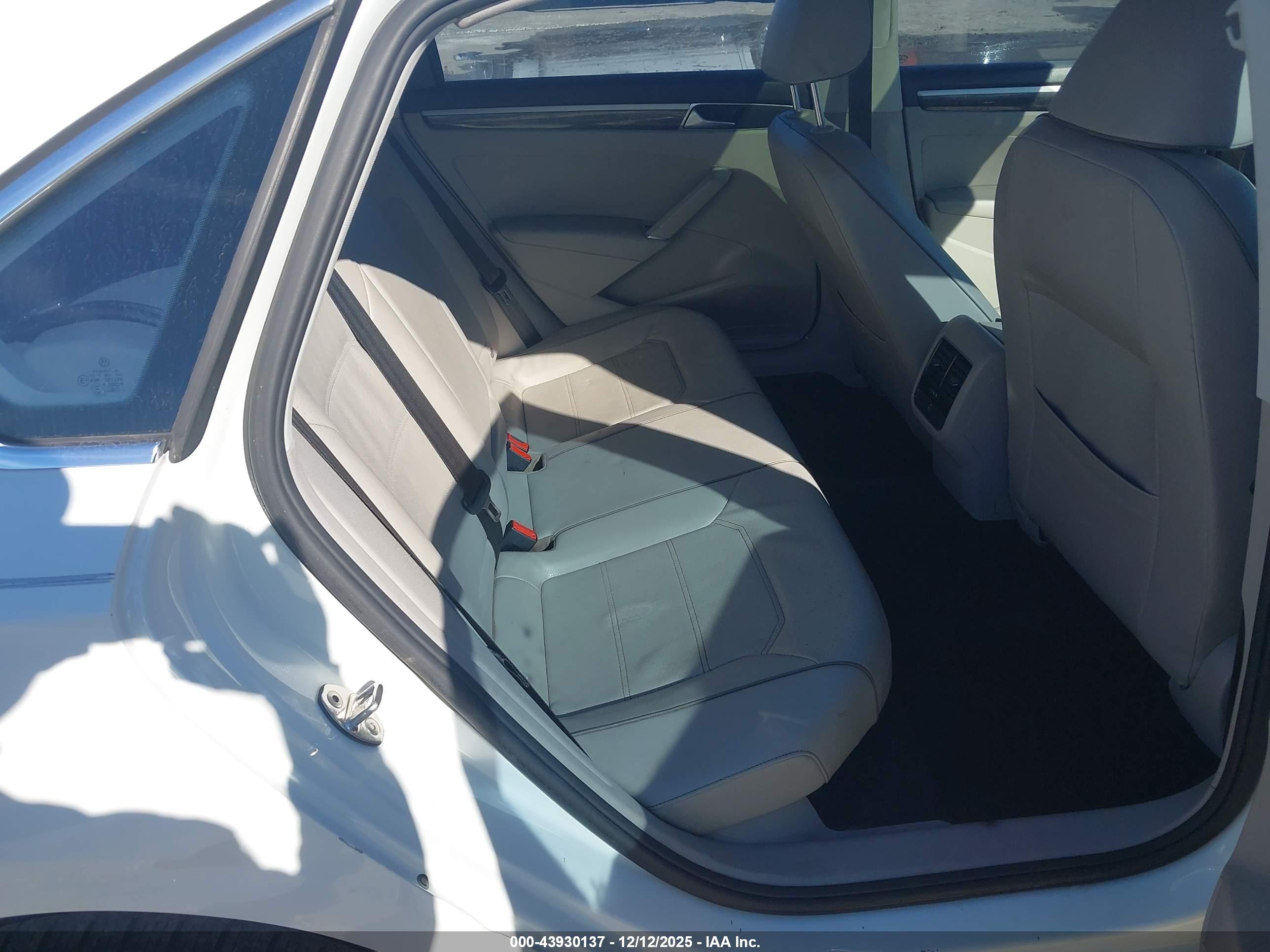 VOLKSWAGEN PASSAT image 8