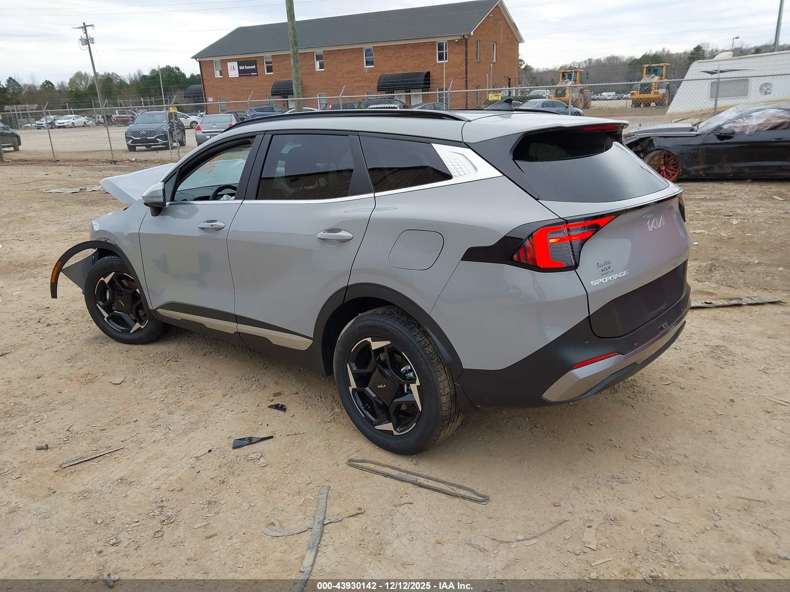 KIA SPORTAGE image 3