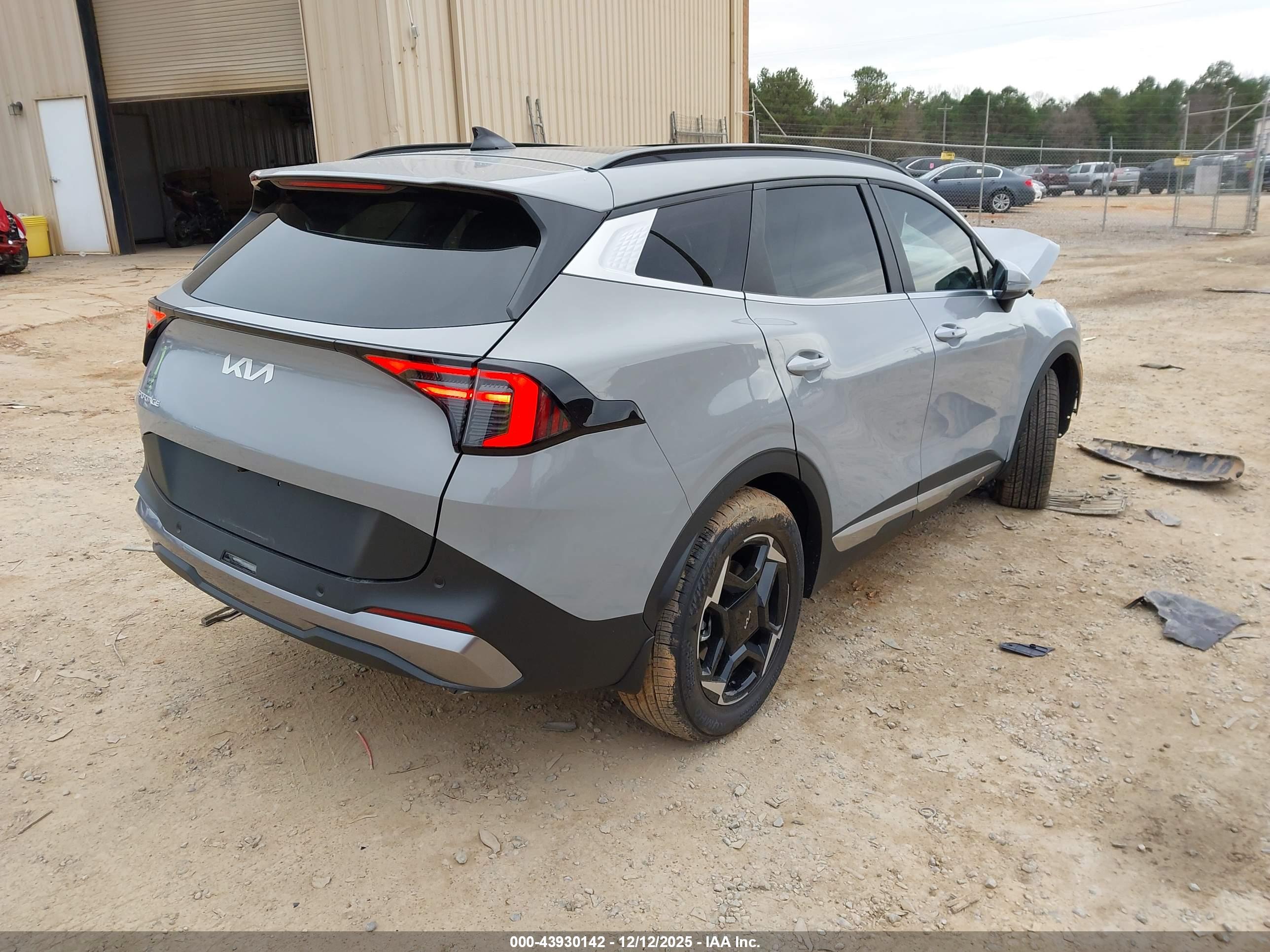 KIA SPORTAGE image 4