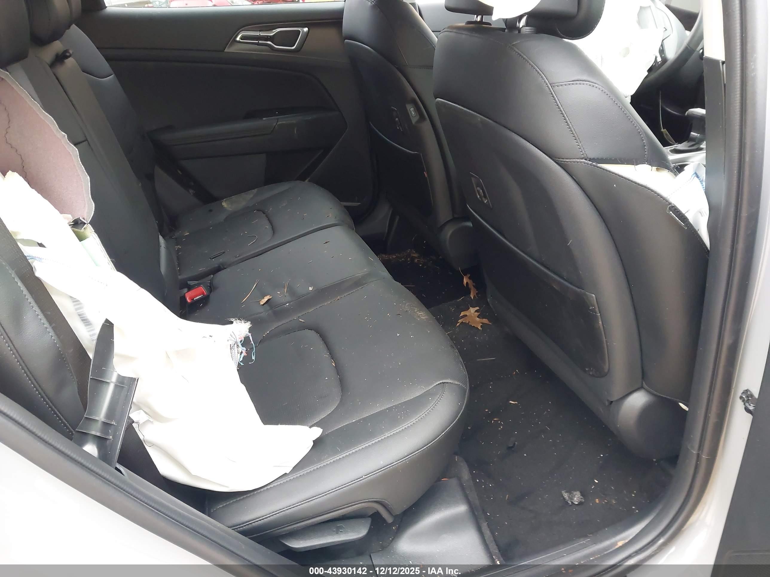 KIA SPORTAGE image 8